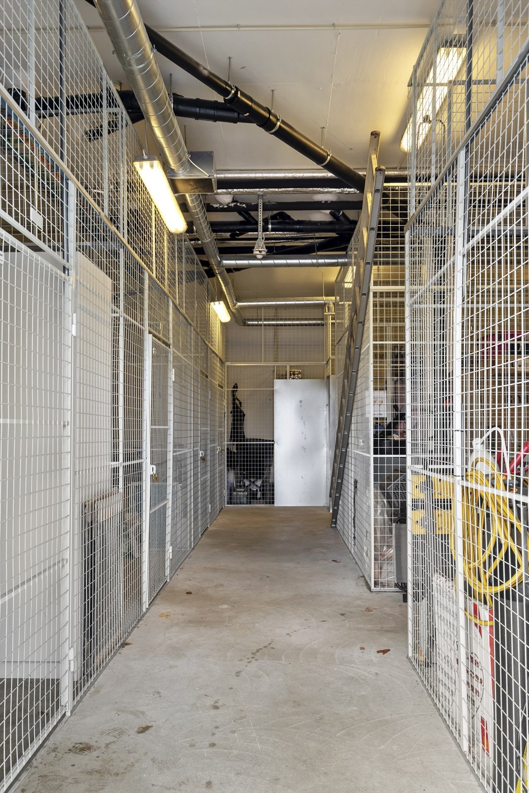 I tillegg til den innvendige boden disponerer leiligheten en romslig, ekstern bod på 7 m² for ekstra lagring. Galleribilde