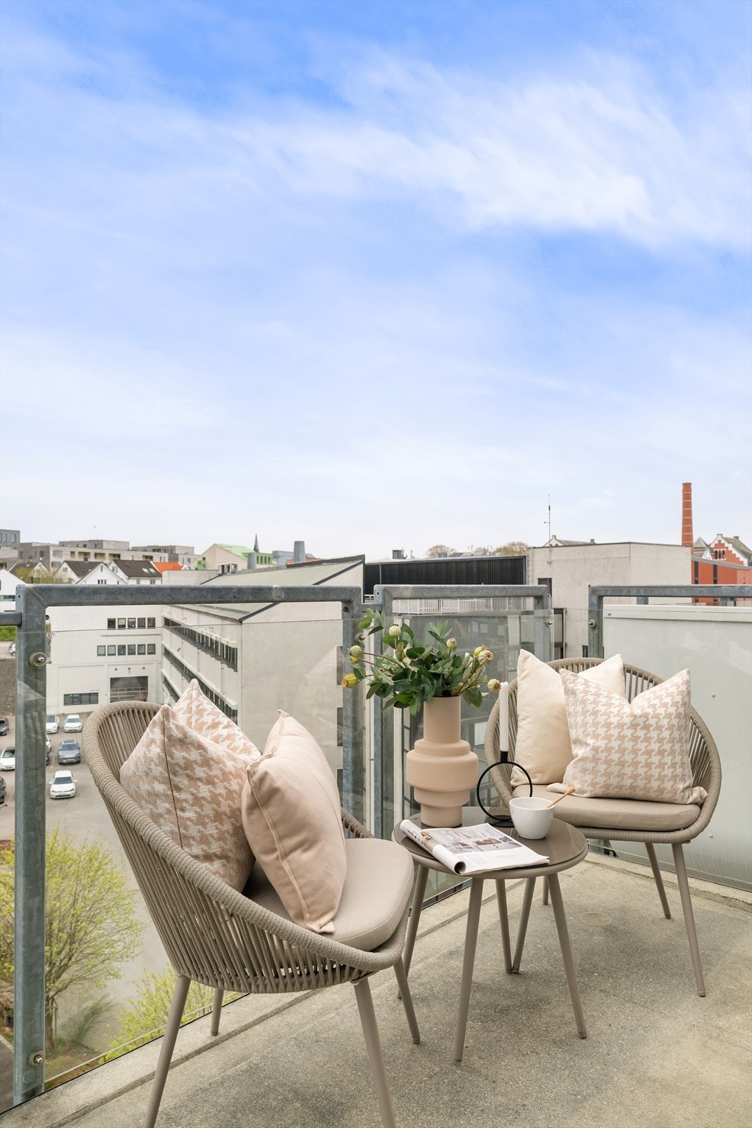 Balkongen er sørvestvendt og byr på gode solforhold. Galleribilde