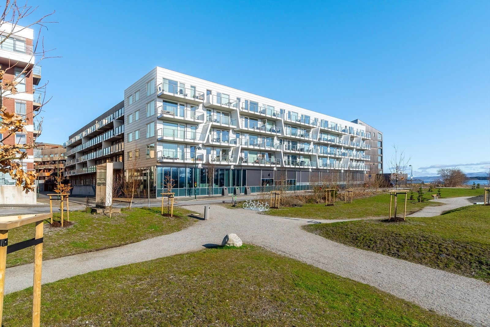 Det tar ca. 20 minutter å gå til Stavanger sentrum med alt man måtte ønske av fasiliteter og servicetilbud. Galleribilde