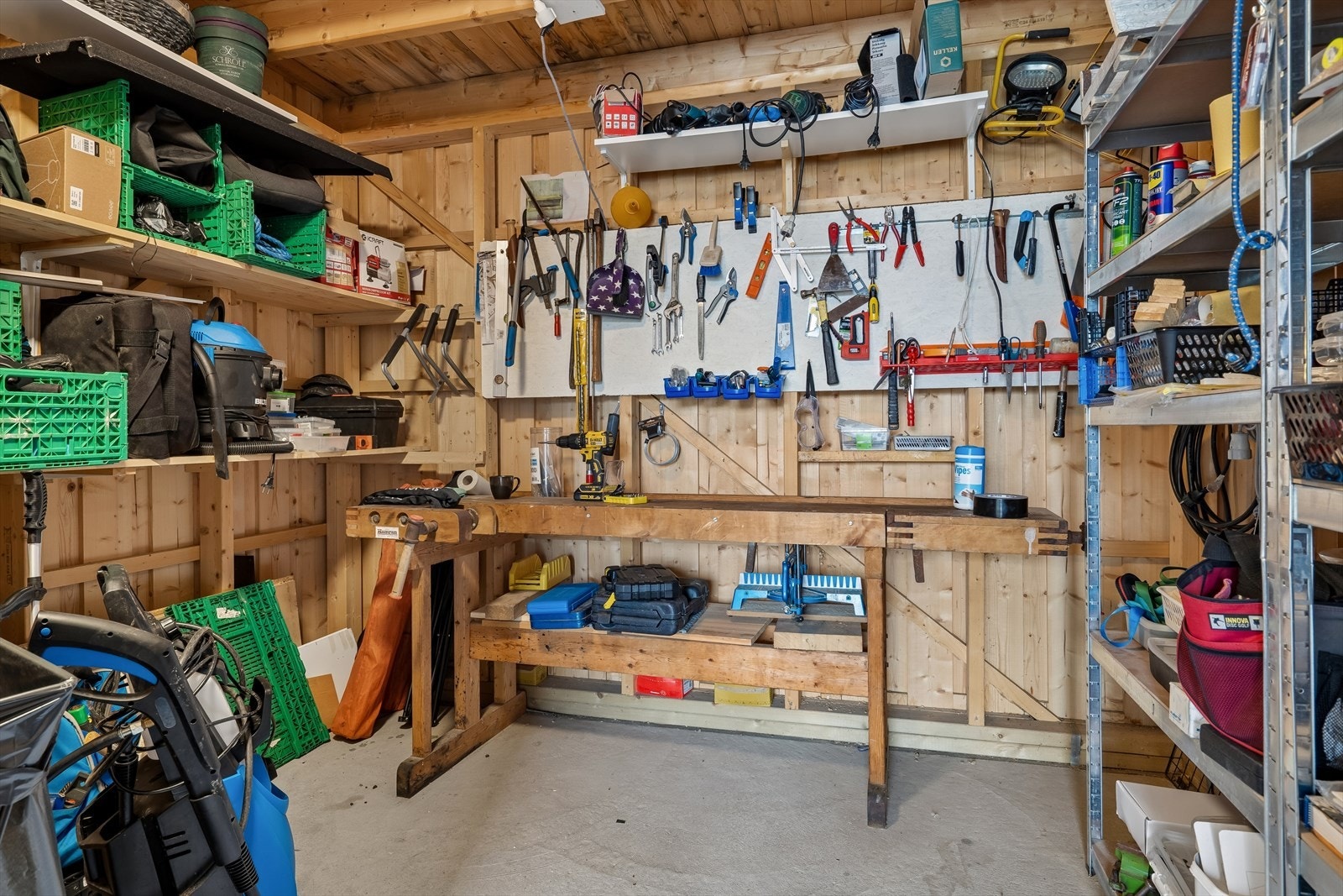 Utvendig bod i enden av carport på 7 kvm. Galleribilde