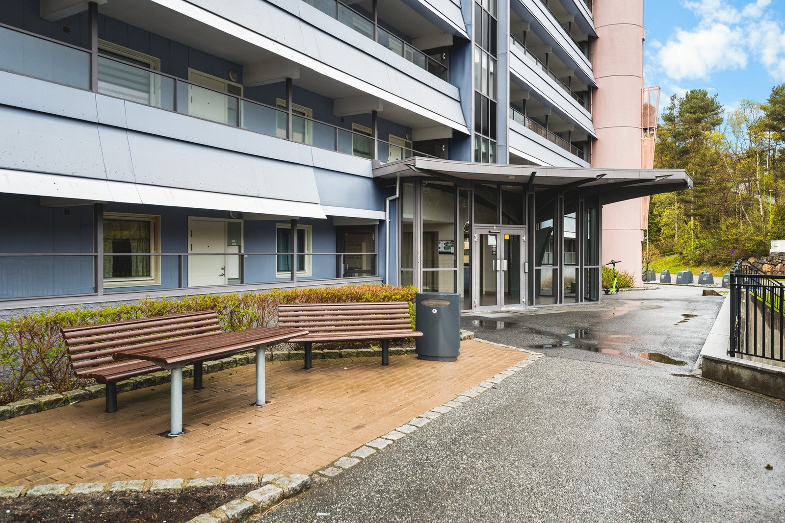 Blokkens inngangsparti. Galleribilde