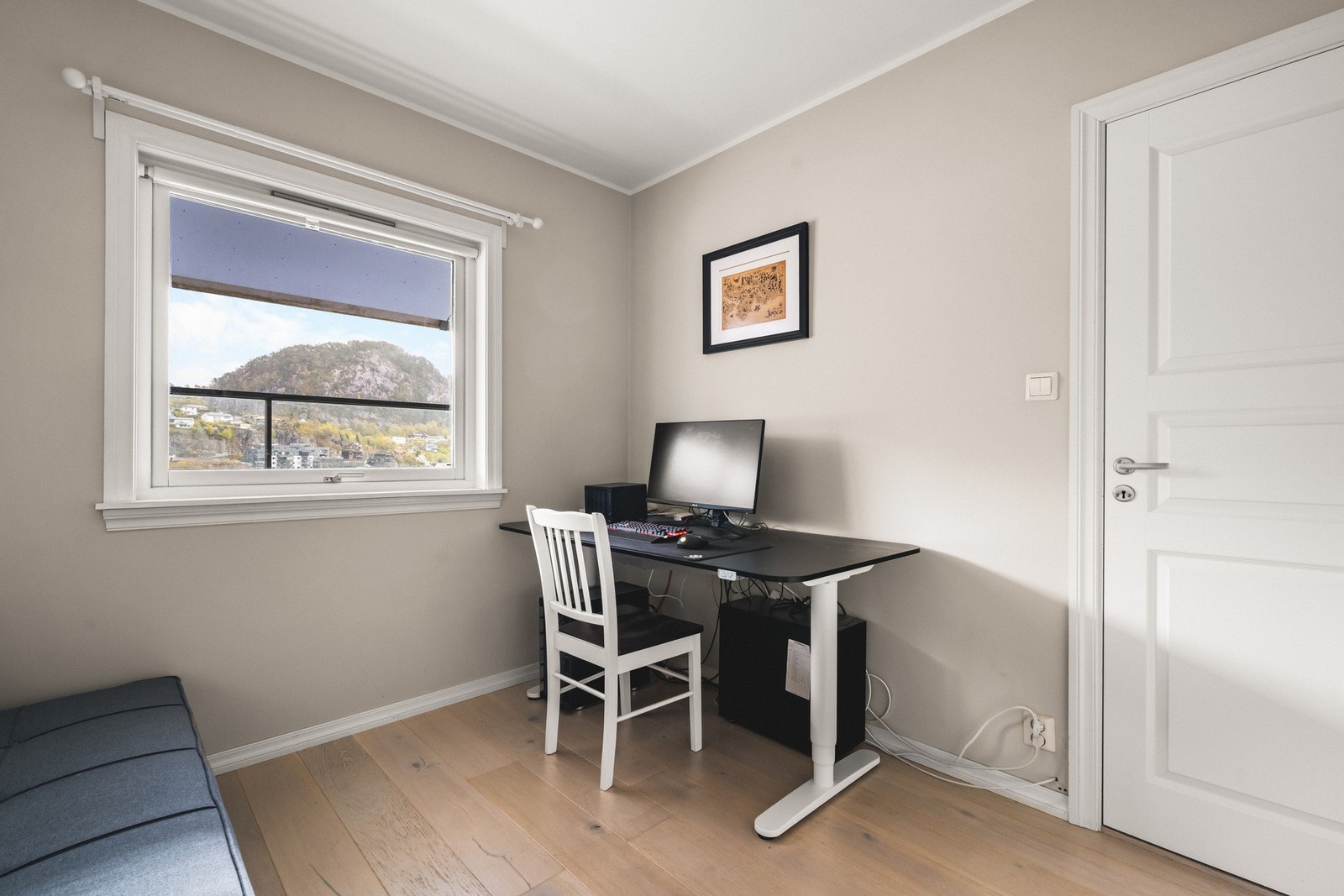 På det første soverommet er det god plass til å innrede med ønsket møblement. Galleribilde