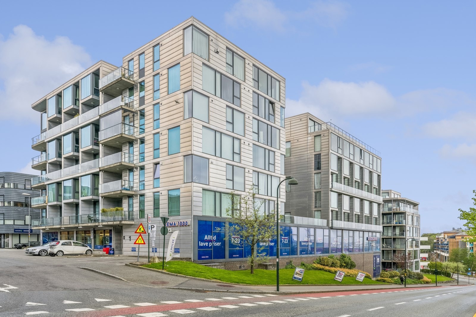 Her bor du med kort avstand til det du trenger i hverdagen! Rema 1000 i nabobygget. Galleribilde