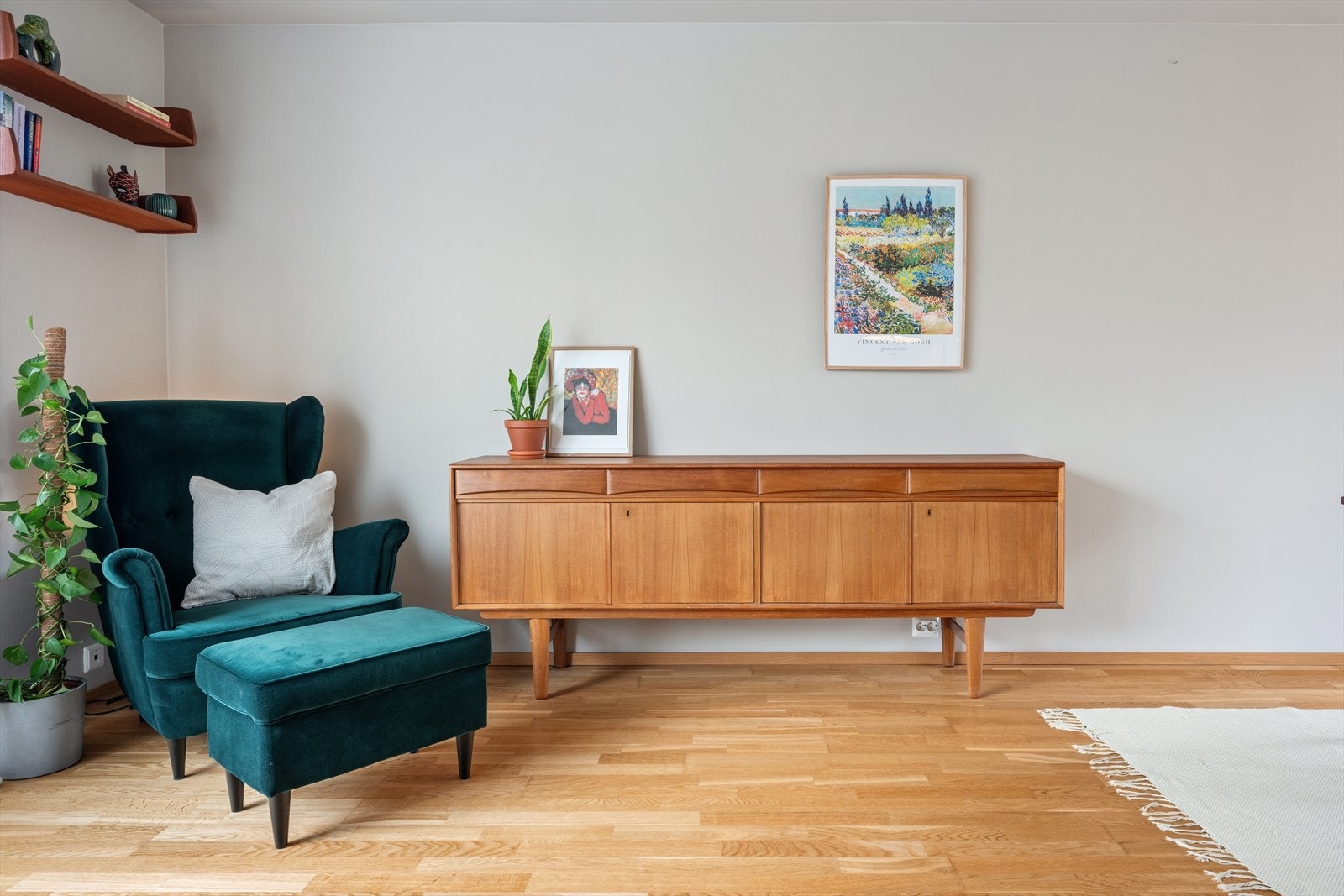 Alle overflater som vegger og himling er malte, noe som gir et helhetlig og rent uttrykk. Galleribilde