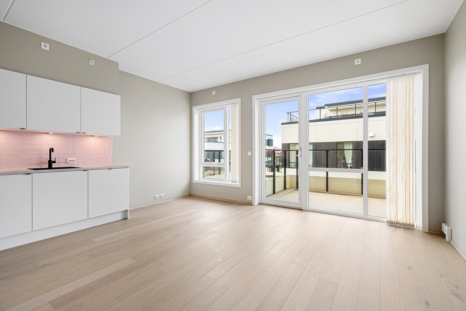 Nyere og moderne leilighet. Galleribilde