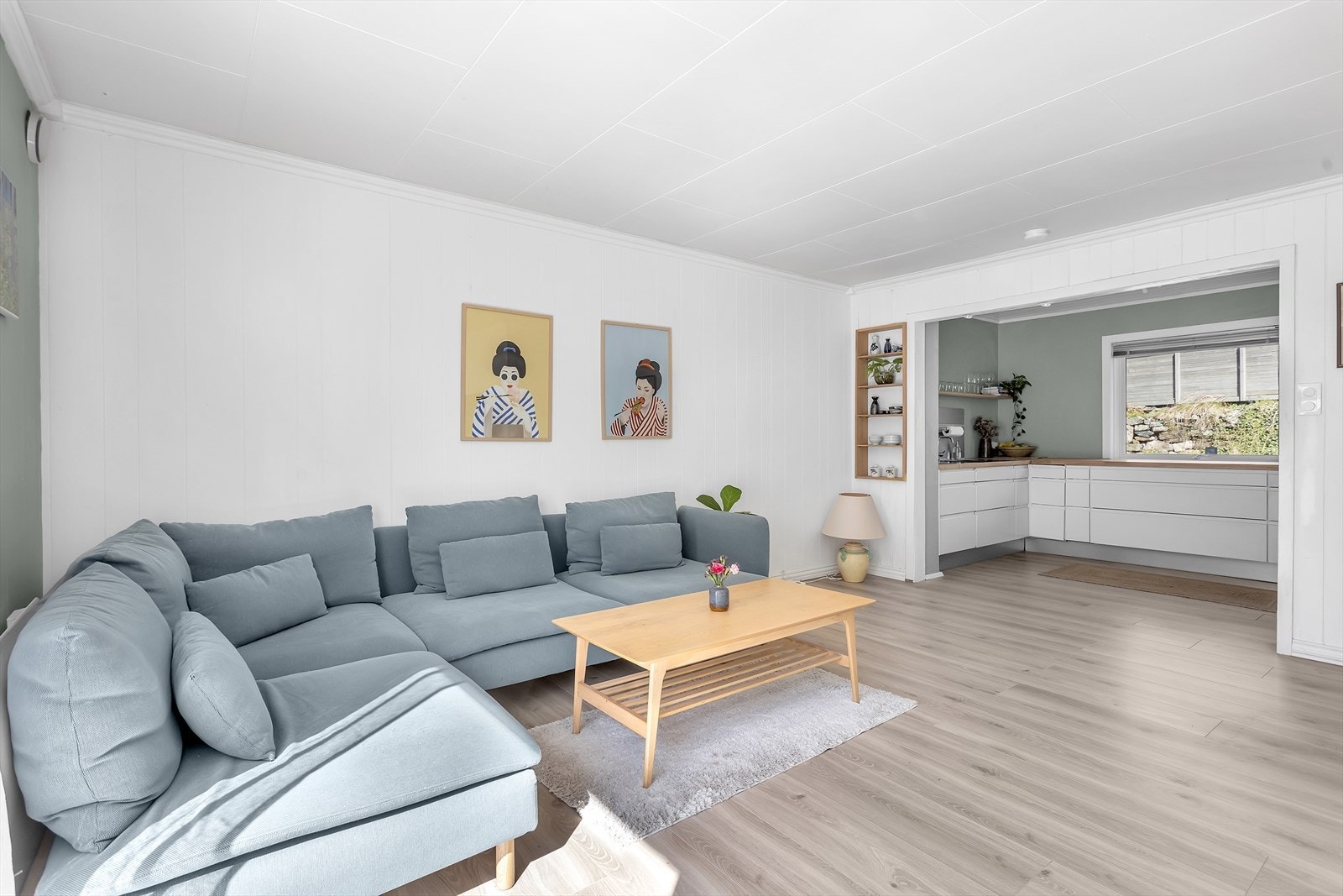Åpen med samtidig adskilt løsning mellom stue og kjøkken. Galleribilde