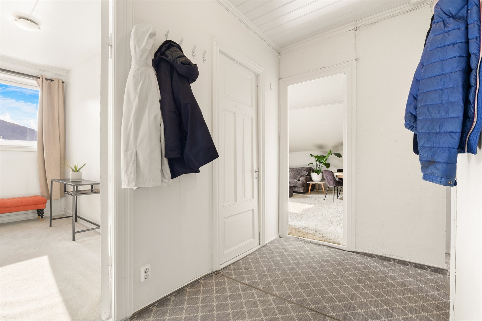 To dører mot det som i dag er hovedsoverom med omkledningsrom Galleribilde