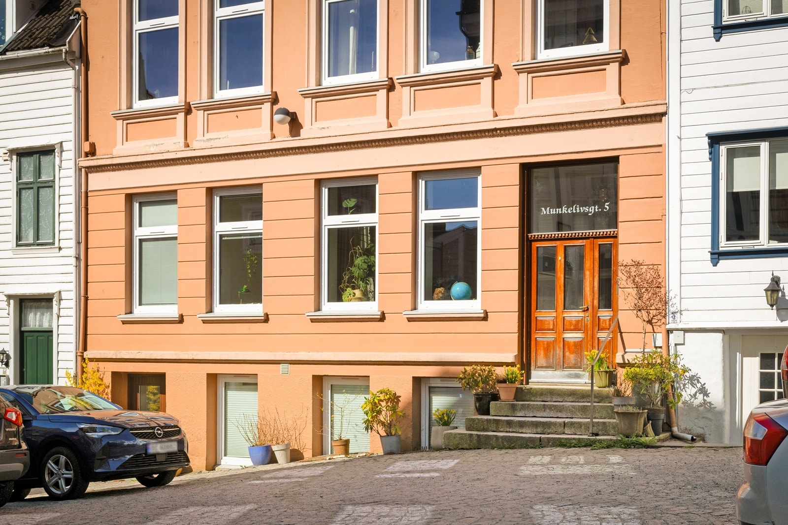 Leiligheten har en svært attraktiv og sentral beliggenhet i hjertet av Bergen sentrum, samtidig som den ligger skjermet fra støy og innsyn Galleribilde