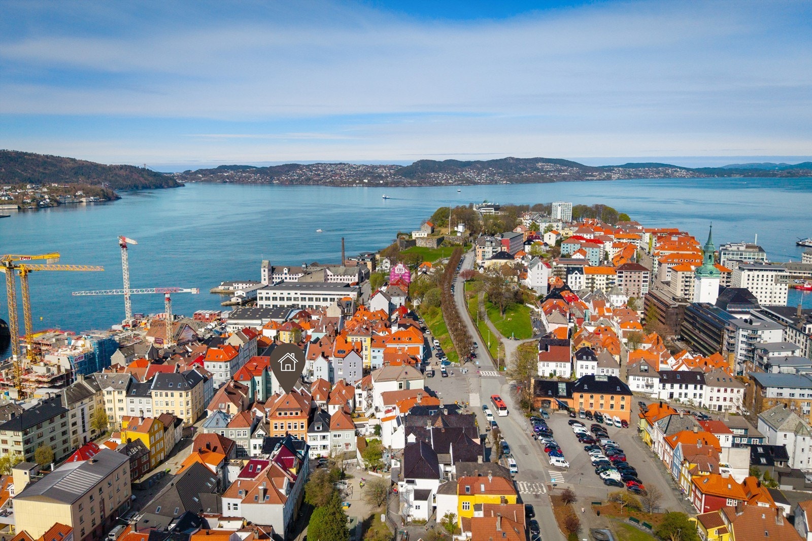 Her bor du midt i bylivet, men med en rolig og tilbaketrukket atmosfære og med Nordnesparken, Akvariet og sjøbadet like ved Galleribilde