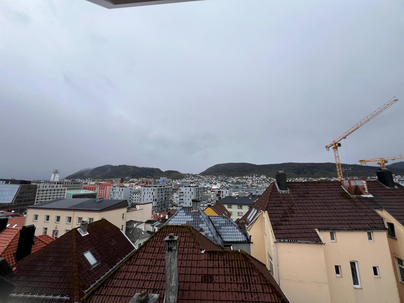 Utsikt fra loftsvindu Galleribilde
