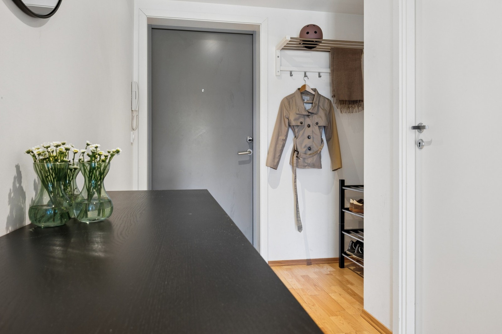 Fra gangen er det adkomst til boligens øvrige rom. Galleribilde