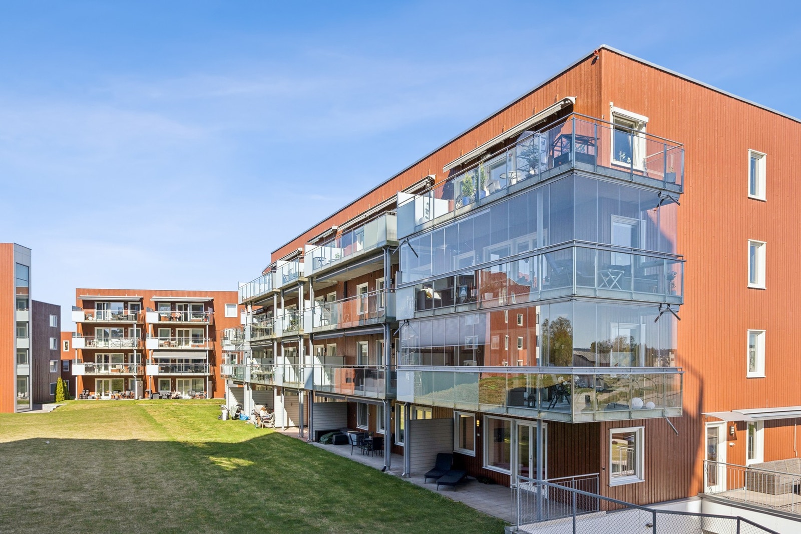 Det er gangavstand til både barnehage, barneskole, ungdomsskole, matbutikker, kjøpesenter og en rekke fritidsaktiviteter Galleribilde