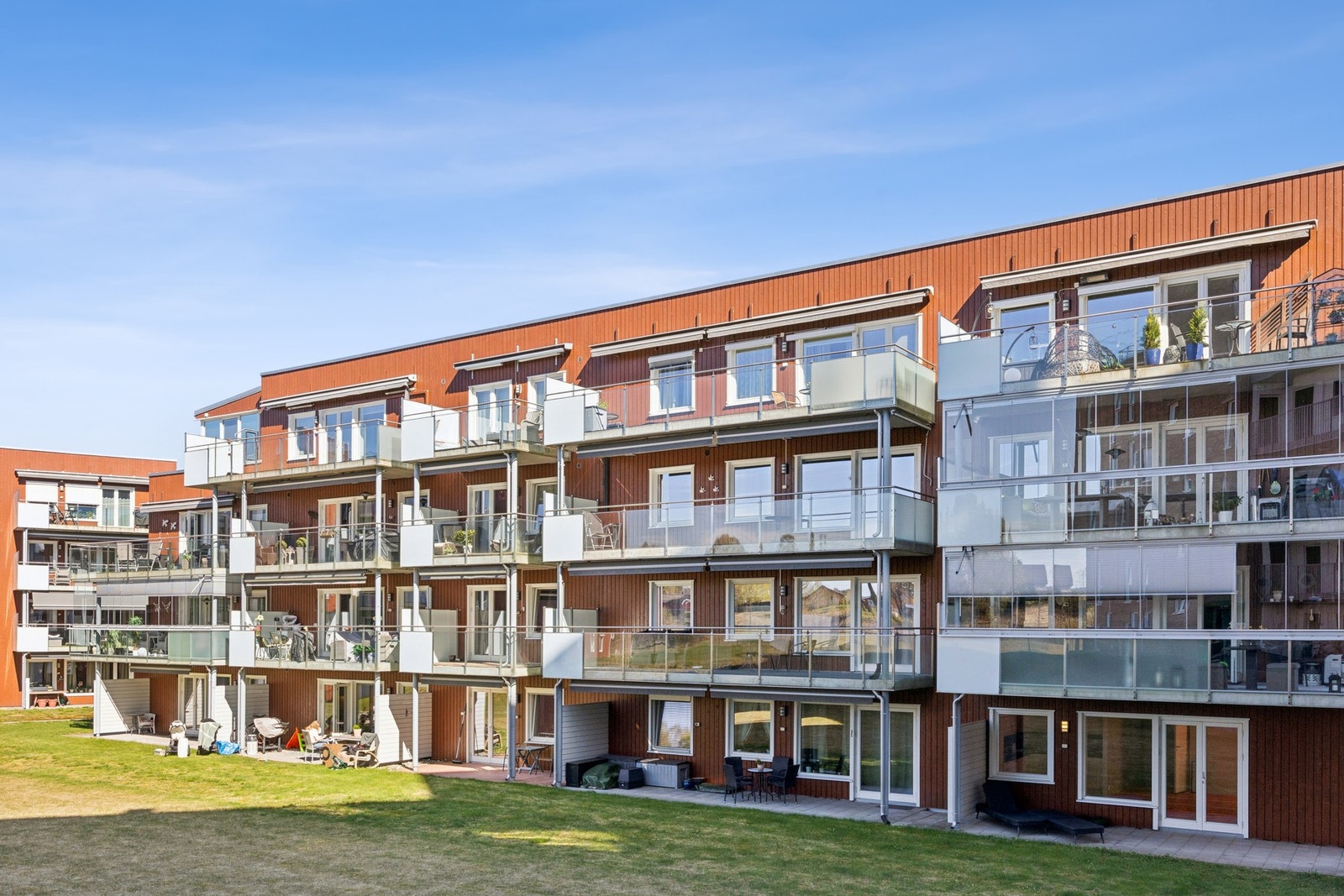 Leiligheten ligger i sentrum av Råholt, i Eidsvoll kommune. Galleribilde