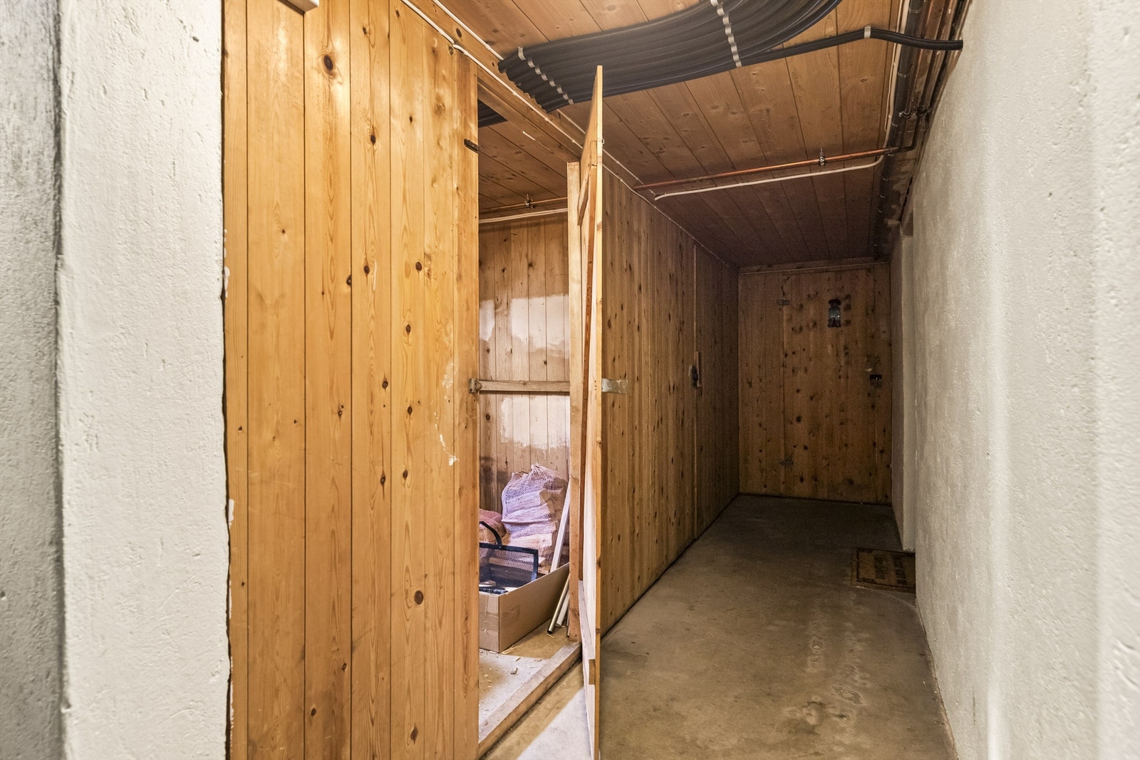 Leiligheten disponerer hele fire boder i kjelleren, noe som gir usedvanlig god lagringsplass. Galleribilde
