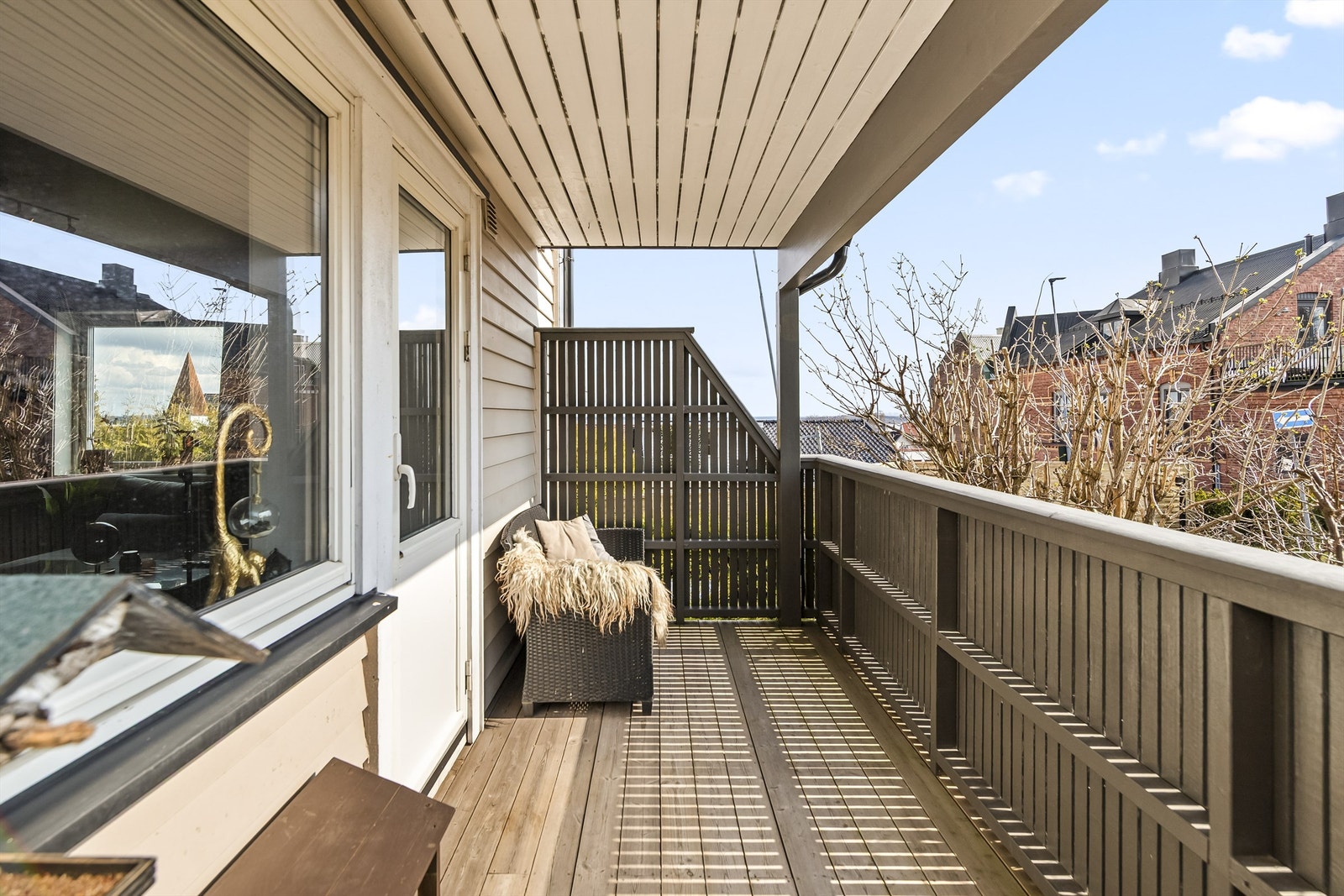Den overbygde delen av verandaen gir ly for vær og vind. Galleribilde