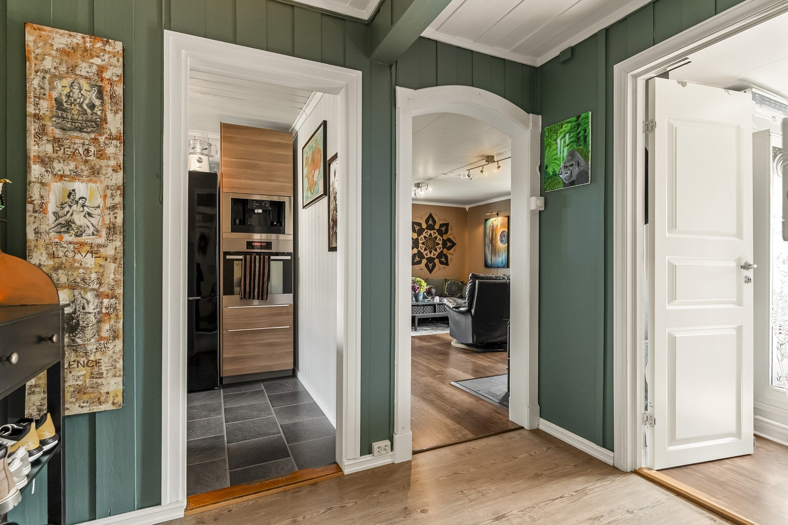 En hyggelig og luftig entré. Galleribilde