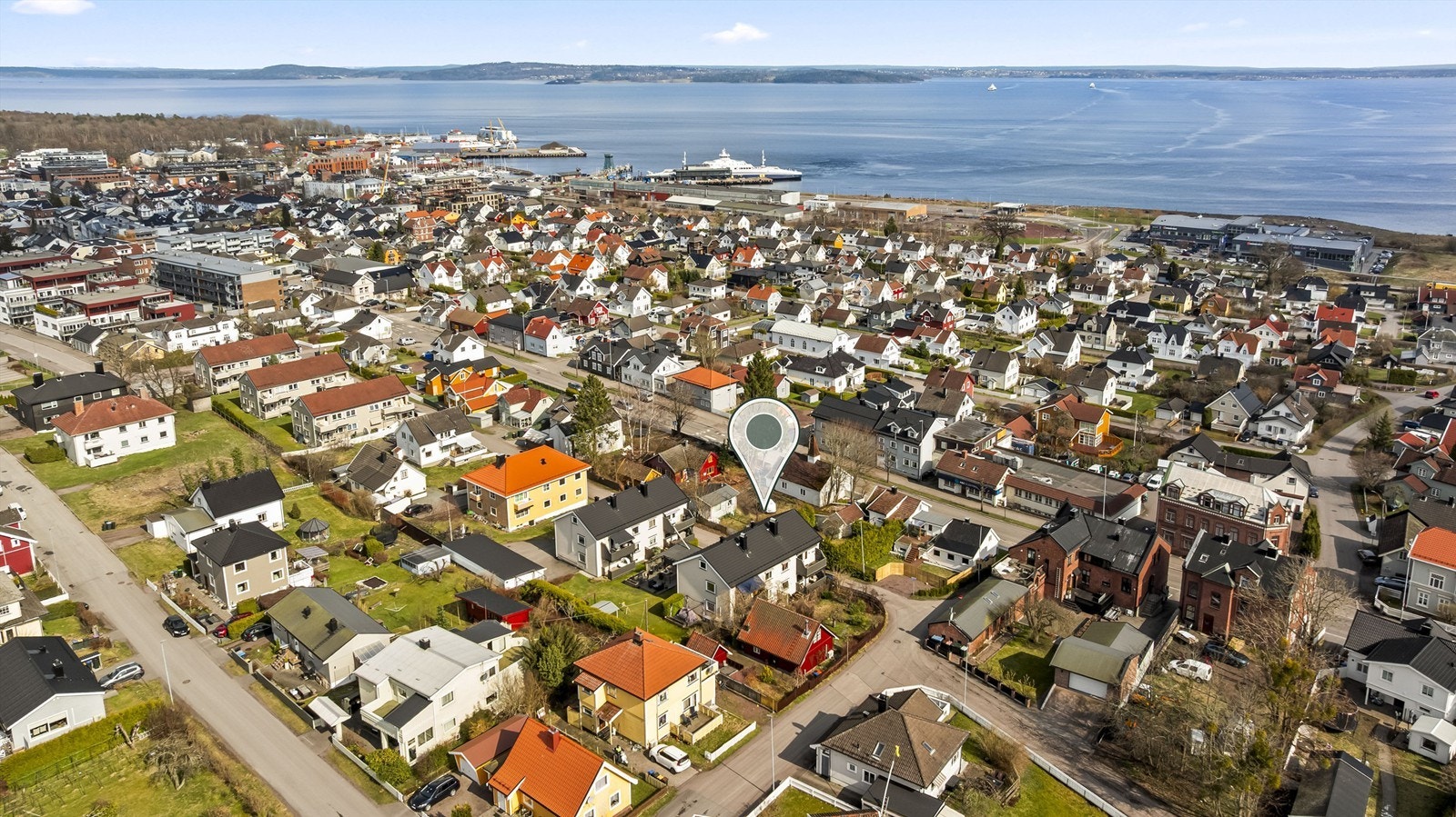 Det er kun 10-15 minutters gange til fergeleiet for Bastø Fosen, som tar deg over til Moss. Galleribilde