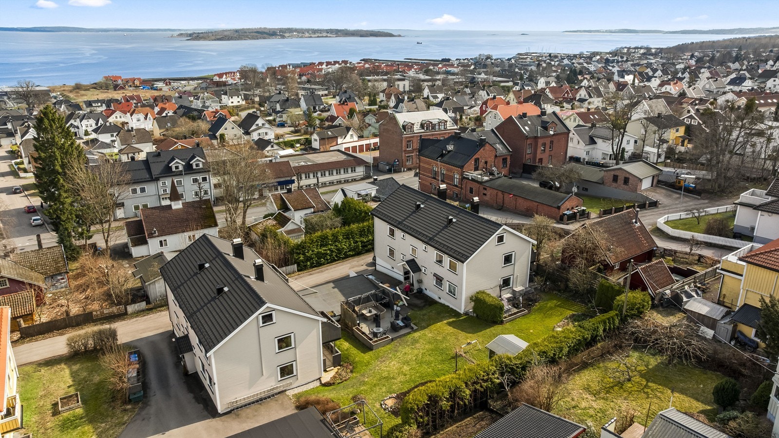 Eiendommen har en sentral beliggenhet i Horten, med gangavstand til sentrum og sjøen. Galleribilde