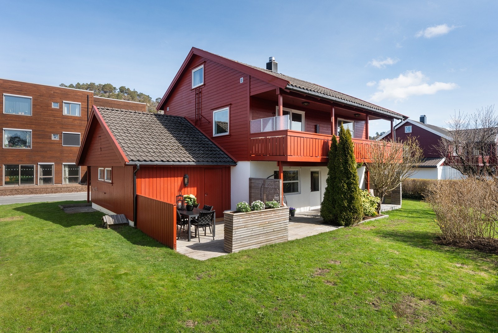Fin hage/uteplass Galleribilde