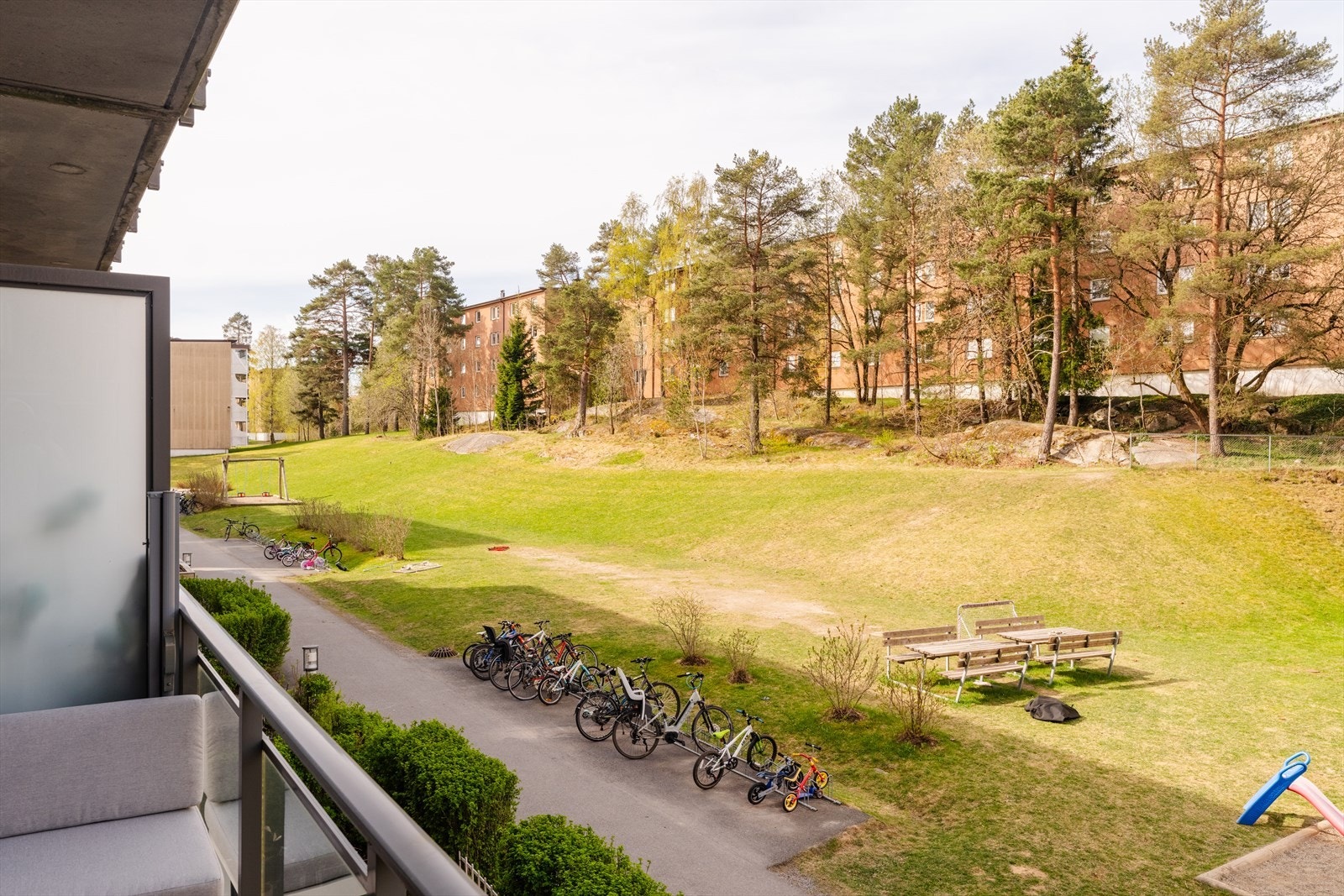 Borettslaget har tilrettelagt for sykkelparkering på fellesområdene. Galleribilde