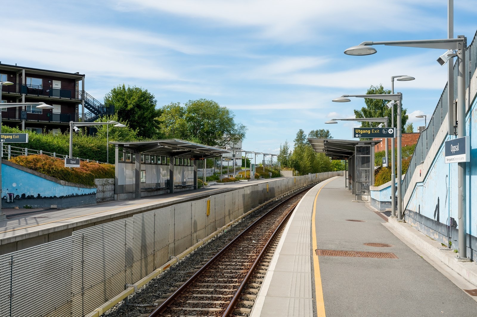 Området har gode kollektivforbindelser, med bussholdeplass to minutter unna og kort vei til T-banen. Galleribilde