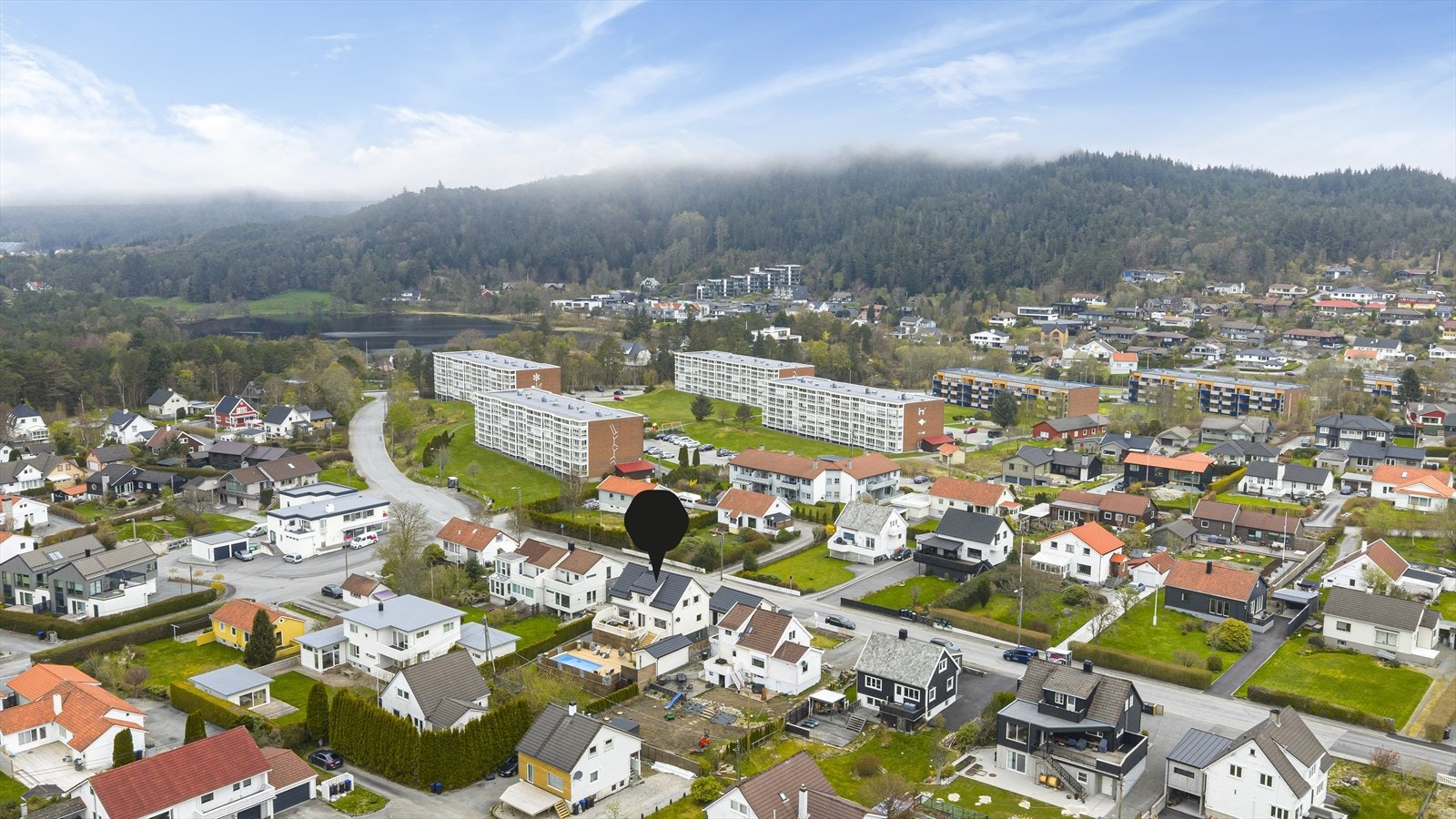 Boligen har en meget sentral og attraktiv beliggenhet i et etterspurt område på Solvang Galleribilde