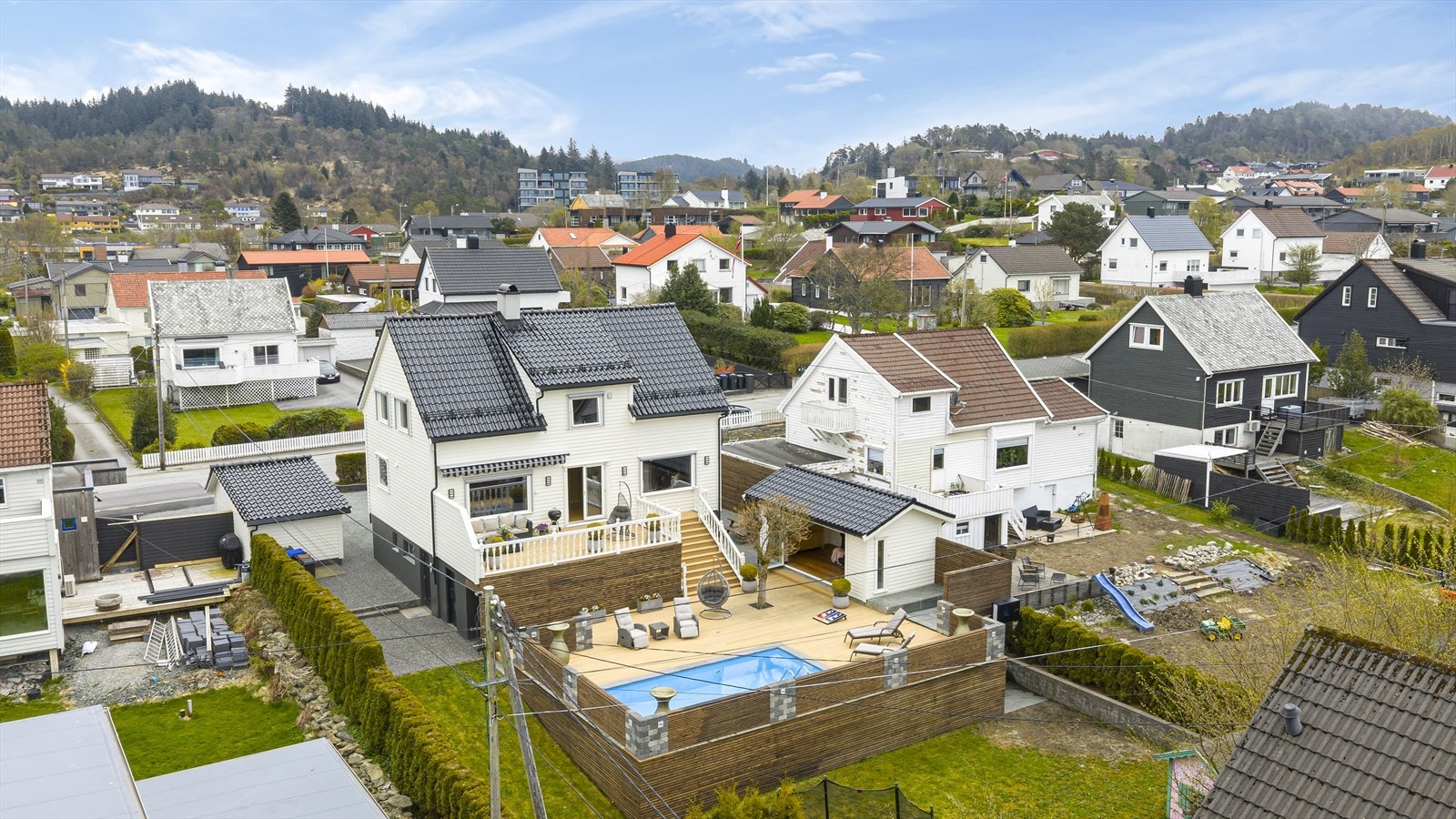 Solvangvegen 40 er en innholdsrik og flott familiebolig over tre plan Galleribilde