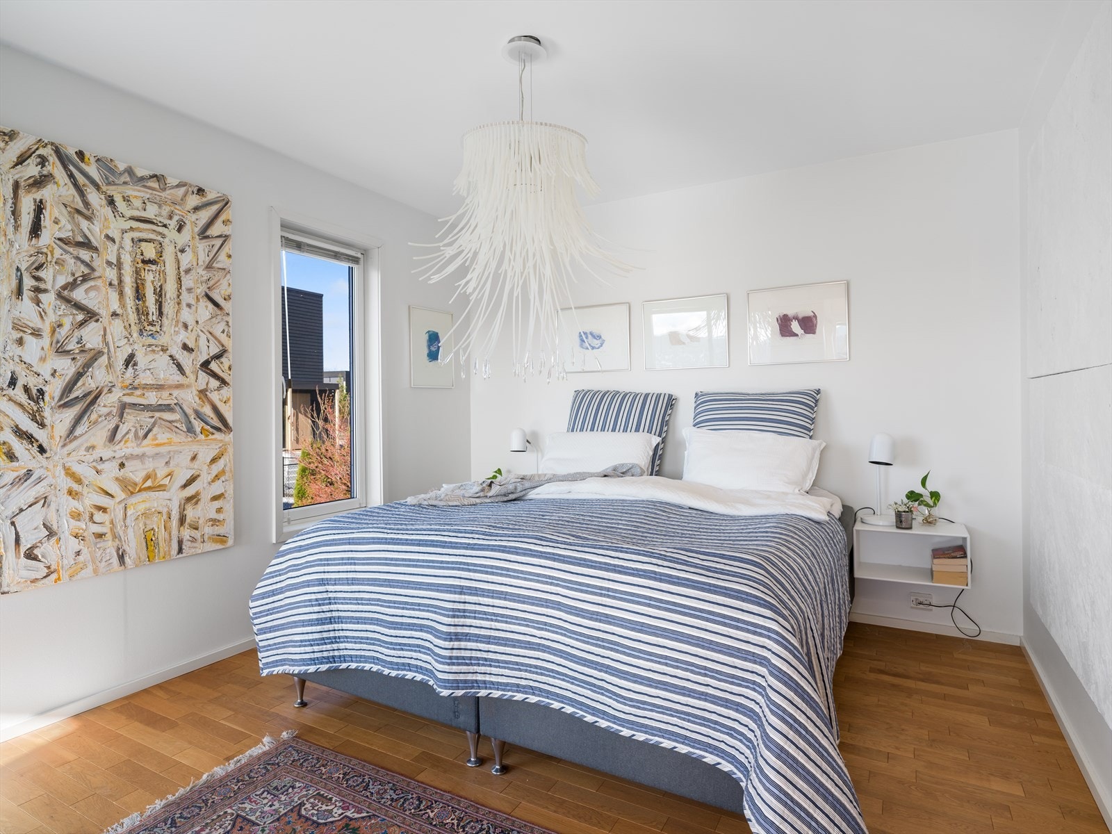 Suite hvor hovedsoverom, walk-in garderobe, bad og soverom nr. to er tilknyttet. Galleribilde