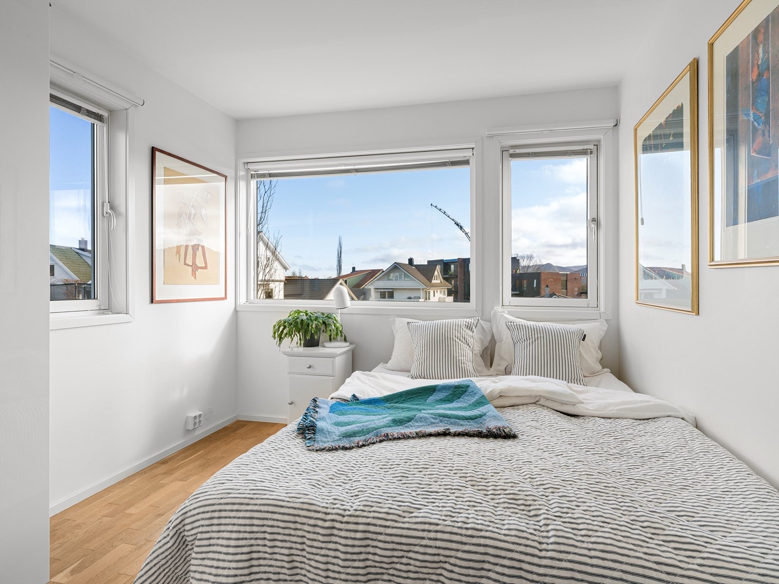Et av etasjen soverom, dette med en koselig alkoveløsning. Galleribilde