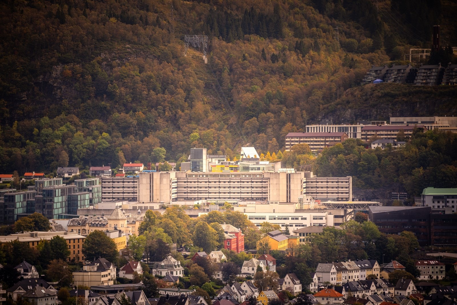 Fra leiligheten er det kort vei til flere arbeidsplasser som Haukeland Sykehus og Haraldsplass. Galleribilde