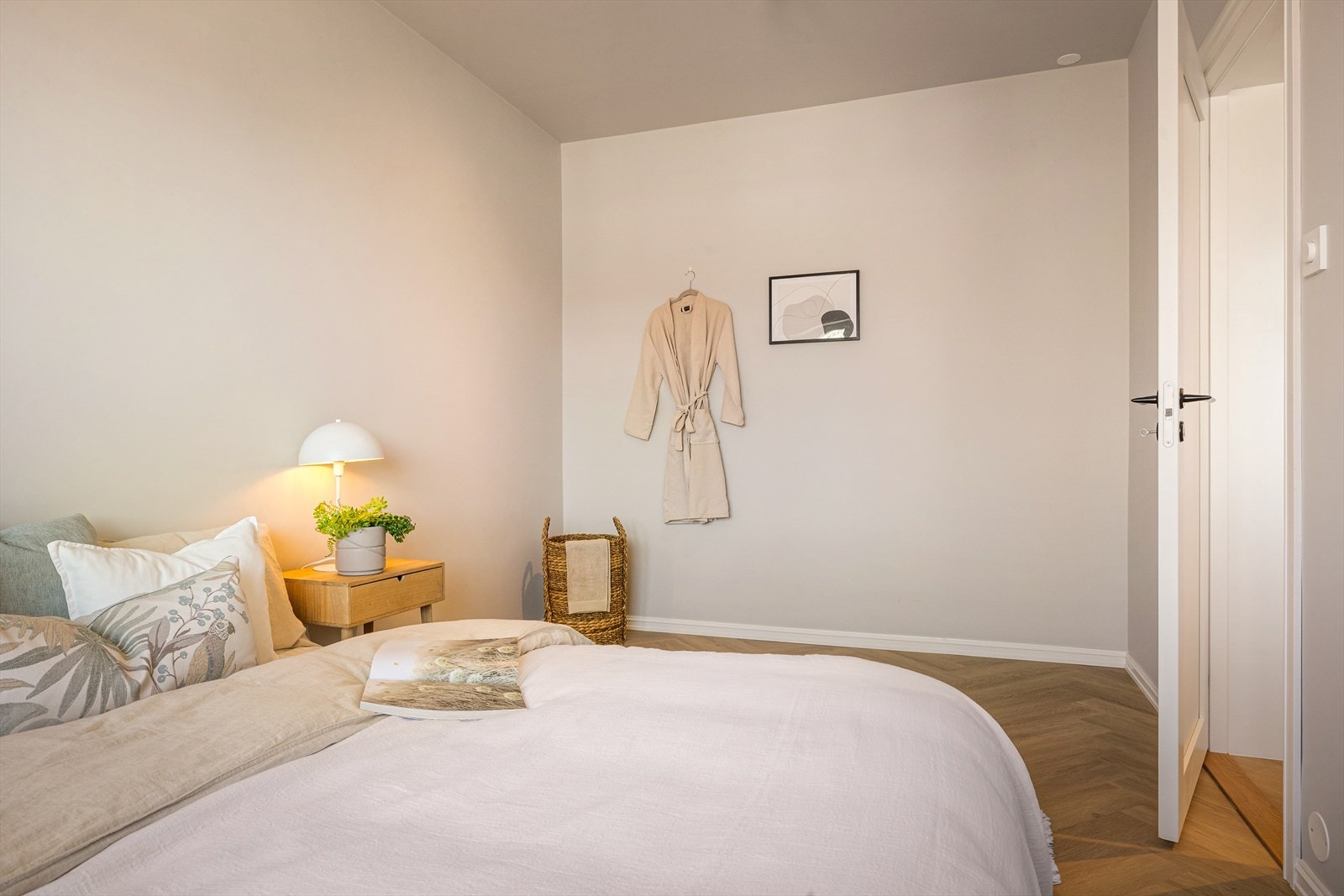 Her kan man innrede med både dobbeltseng, nattbord og garderobe. Galleribilde