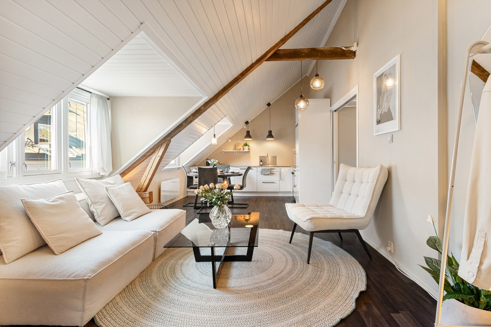 EiendomsMegler 1 ved Markus Tangvik har gleden av å presentere en lekker 2-roms leilighet i Weidemanns vei 7 B. Foto: Jens Martin Nervik, Krokstad & Nervik AS Galleribilde
