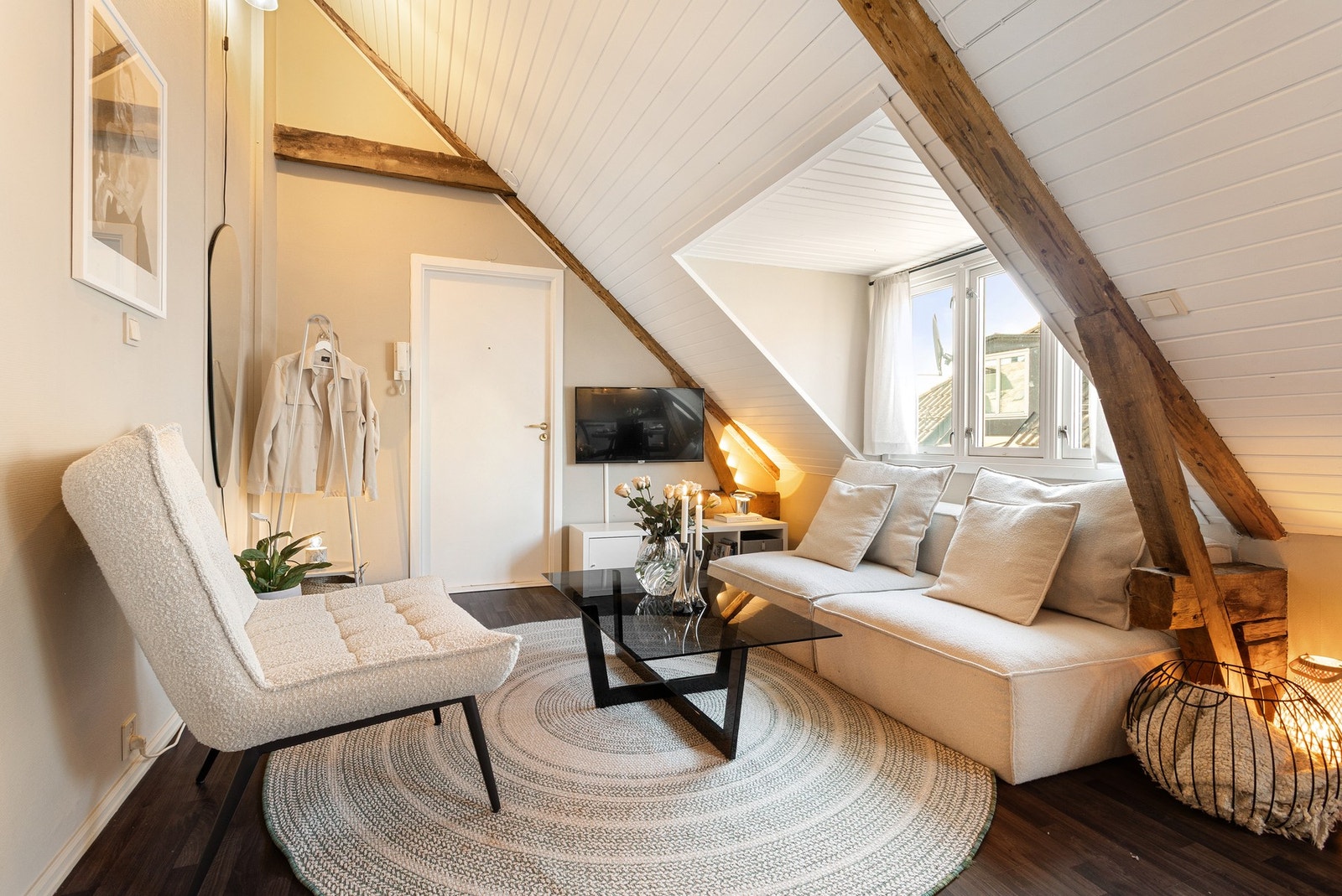 Lys og innbydende stue med sjarmerende uttrykk. Galleribilde