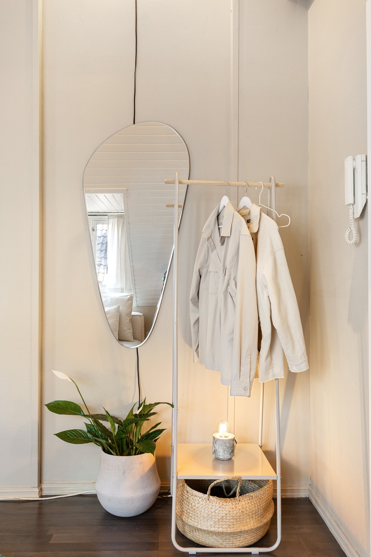 Entré med plass til yttertøy og sko. Galleribilde