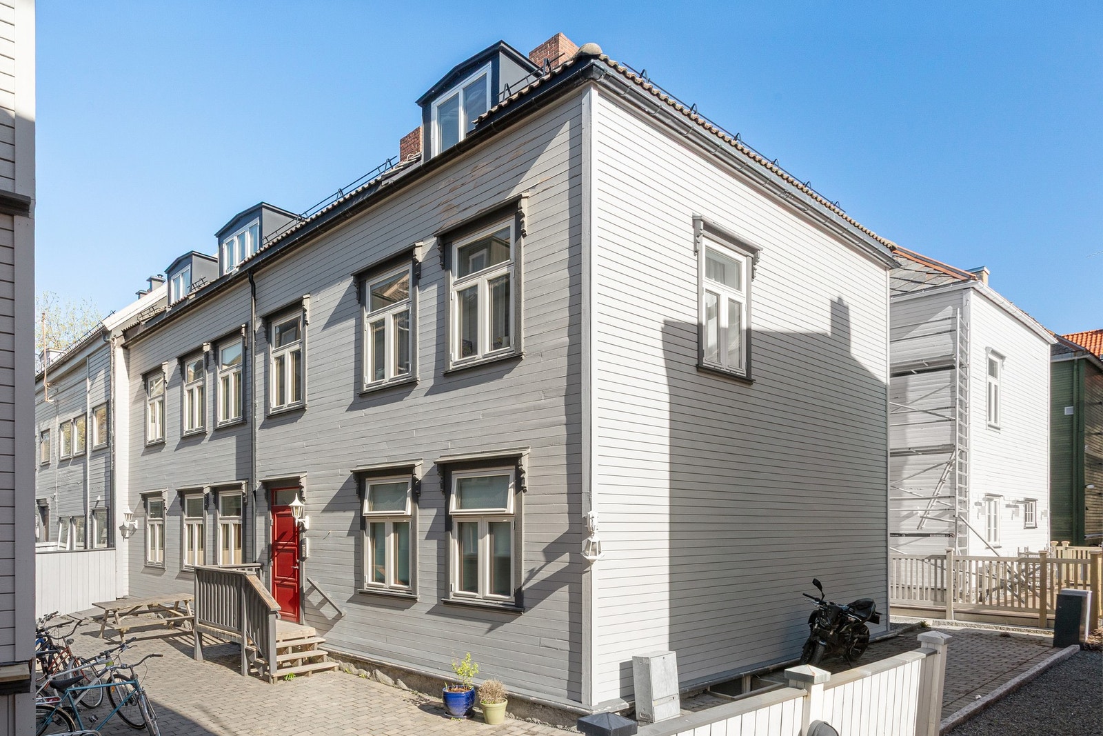 Leiligheten ligger sentralt til på Møllenberg med nærhet til NTNU og Solsiden. Galleribilde