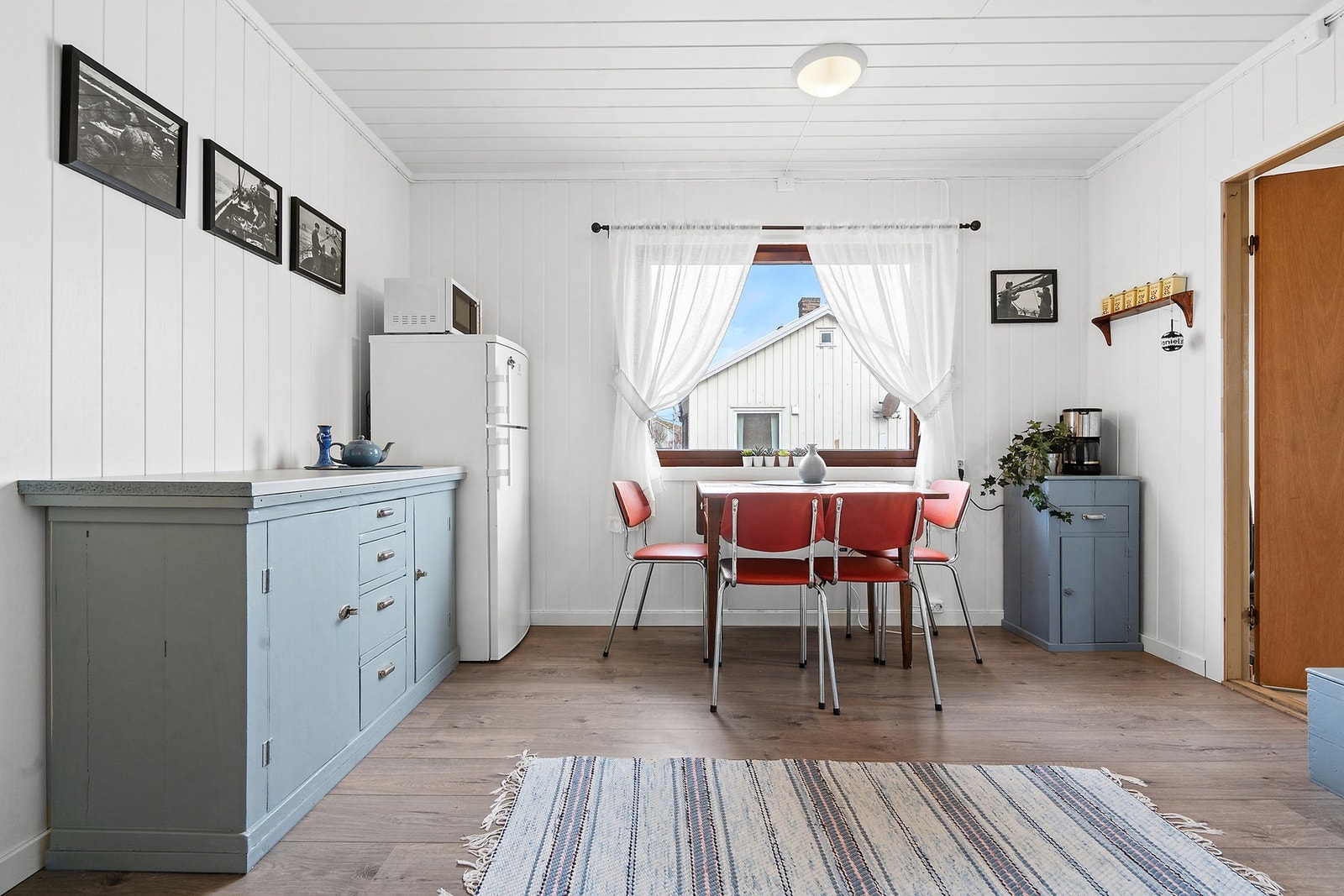 Kjøkken med spiseplass Galleribilde