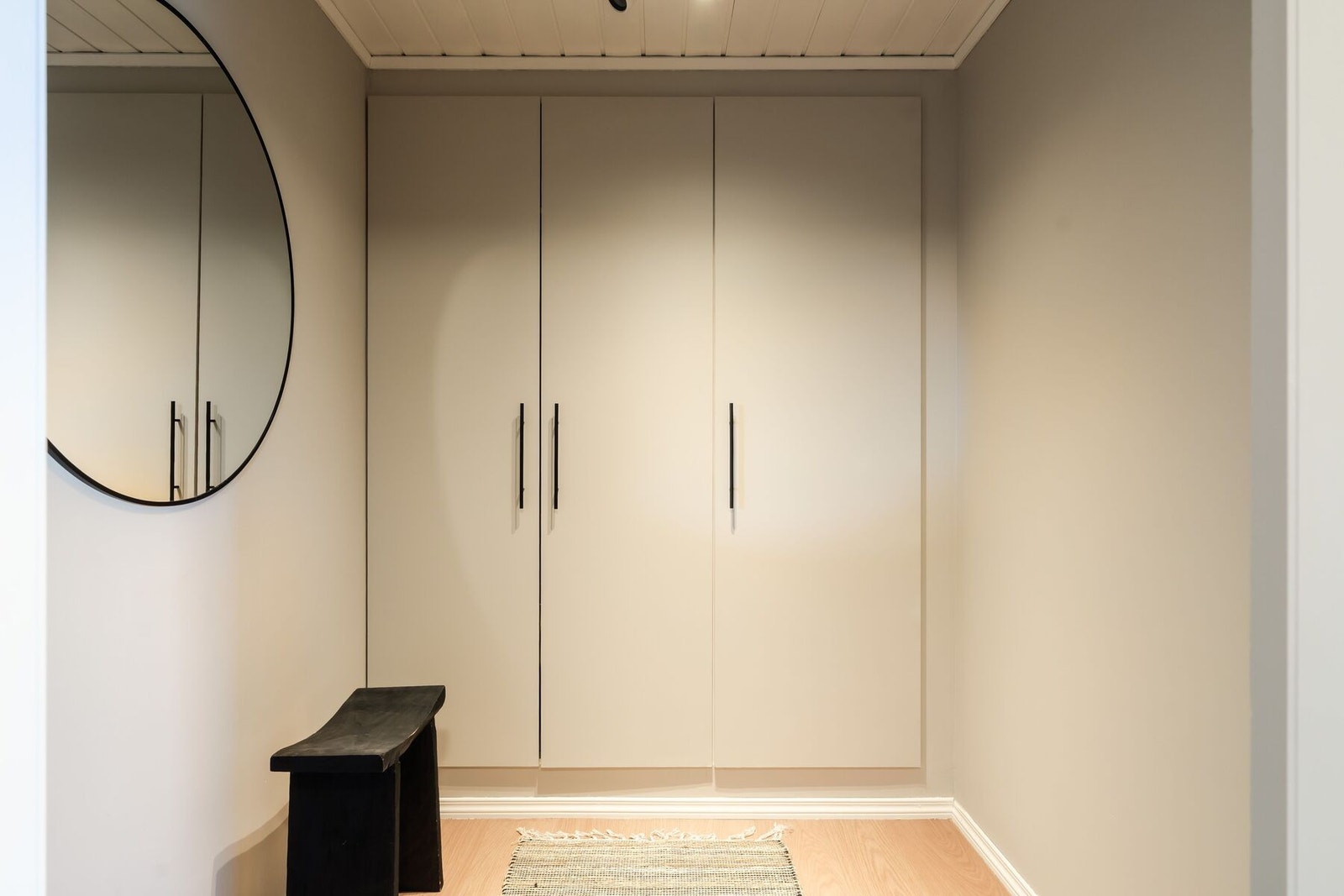 Rommet måler 4m² og har praktiske innebygde skap. Galleribilde