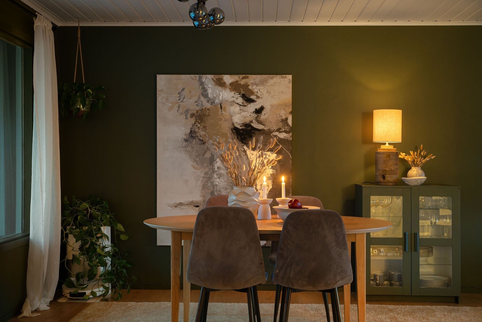 Ved spisegruppen finner man et hyggelig og naturlig samlingspunkt for måltider og sosiale sammenkomster. Galleribilde