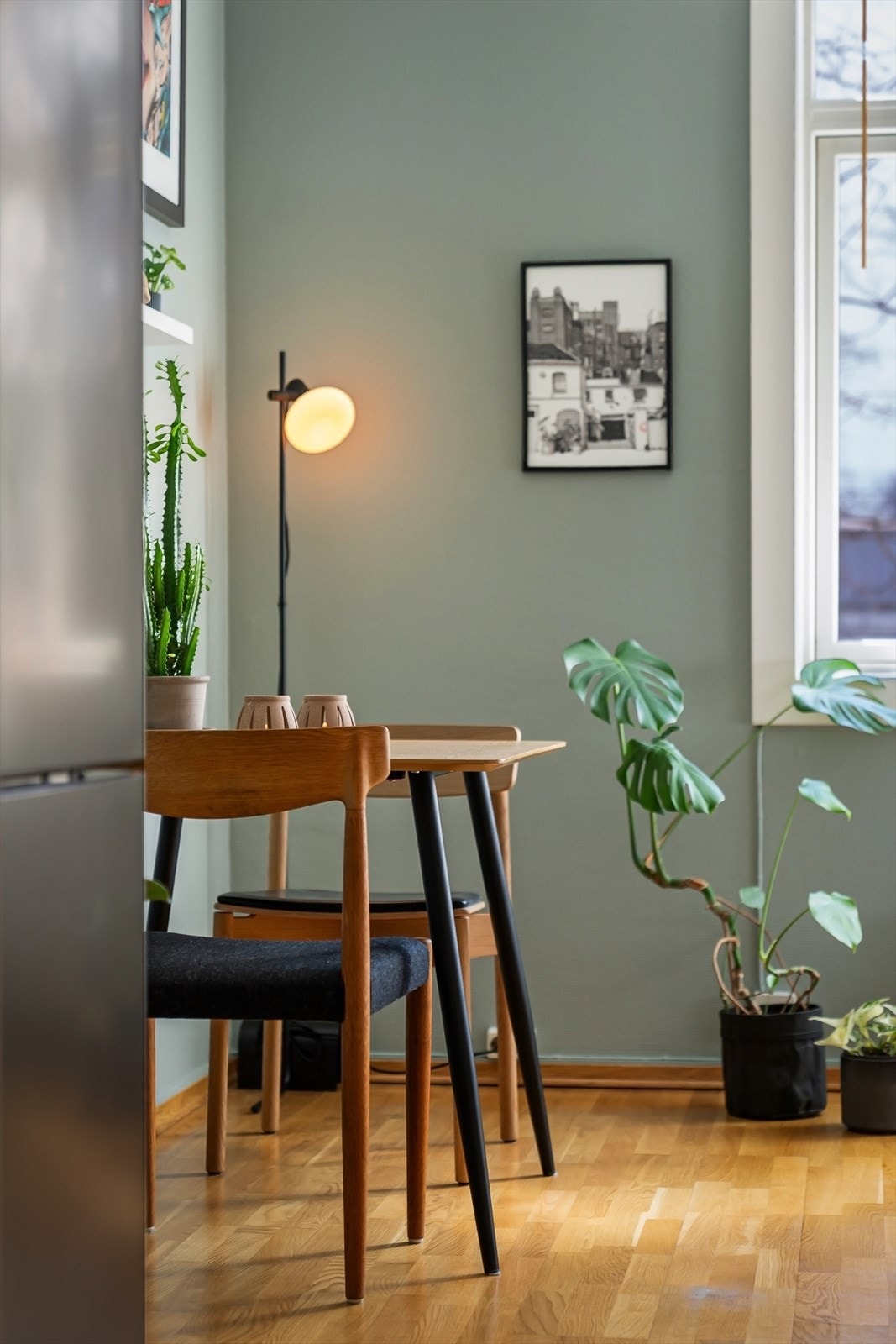 Hele gården ble i 2001 ombygget fra kontor til leiligheter. Galleribilde