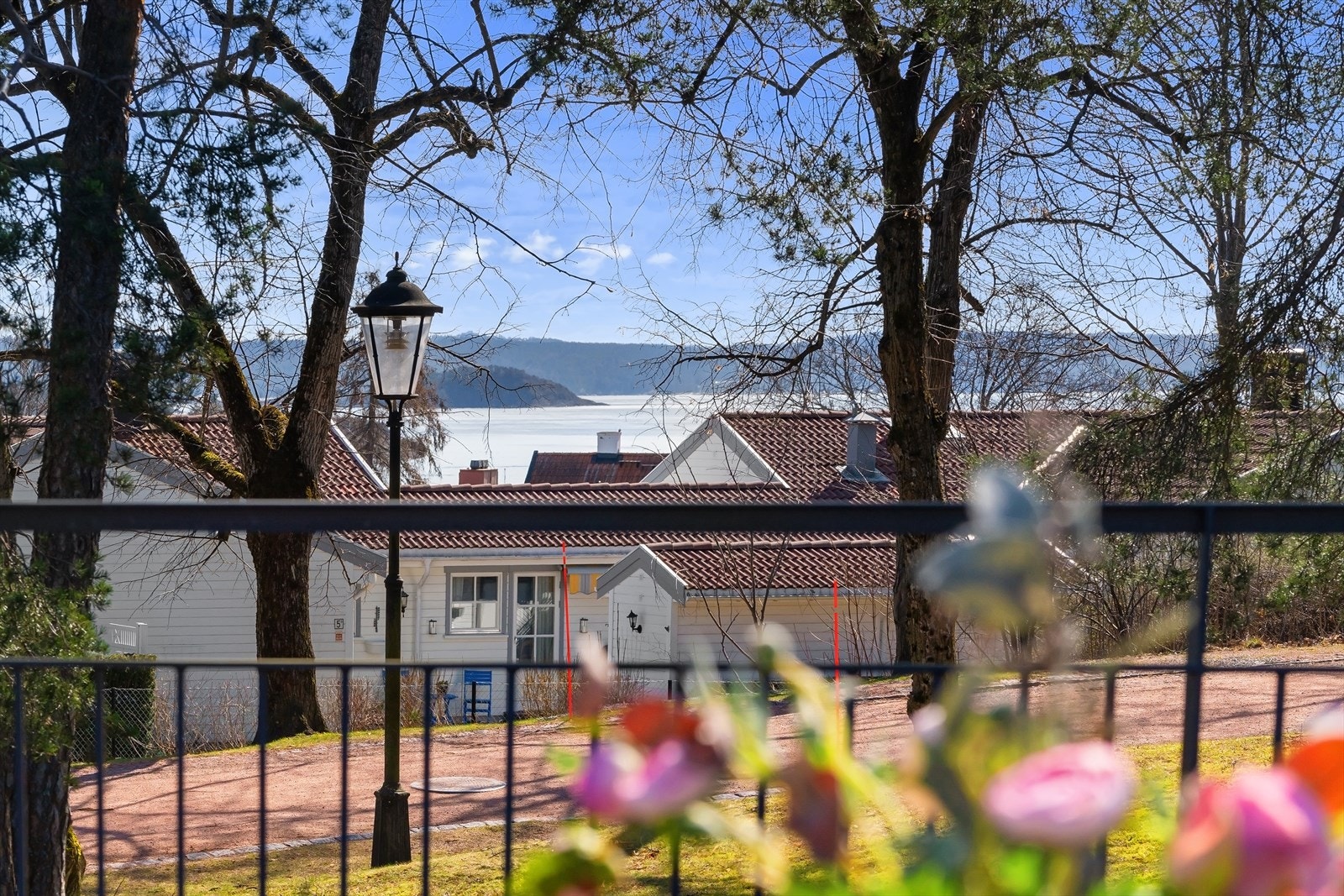 Utsikt fra takterrassen. Bildet er zoomet. Galleribilde
