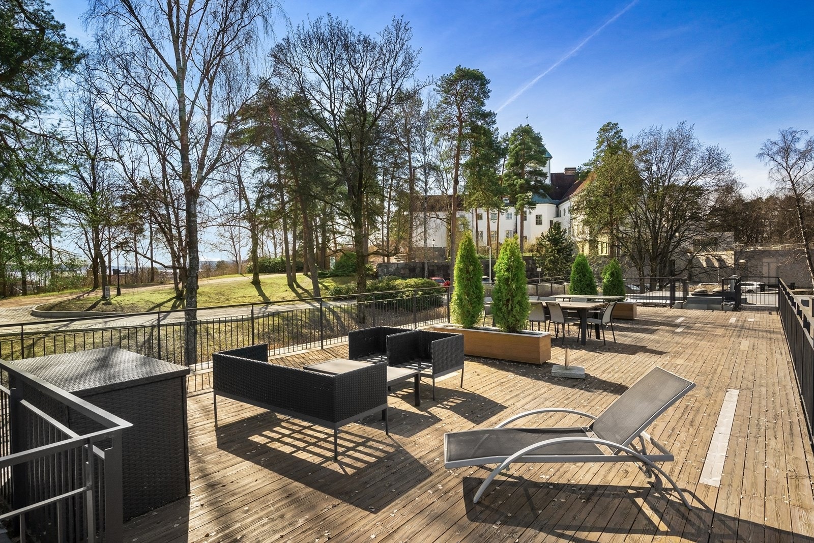 Felles takterrasse med sol fra morgen til kveld. Galleribilde