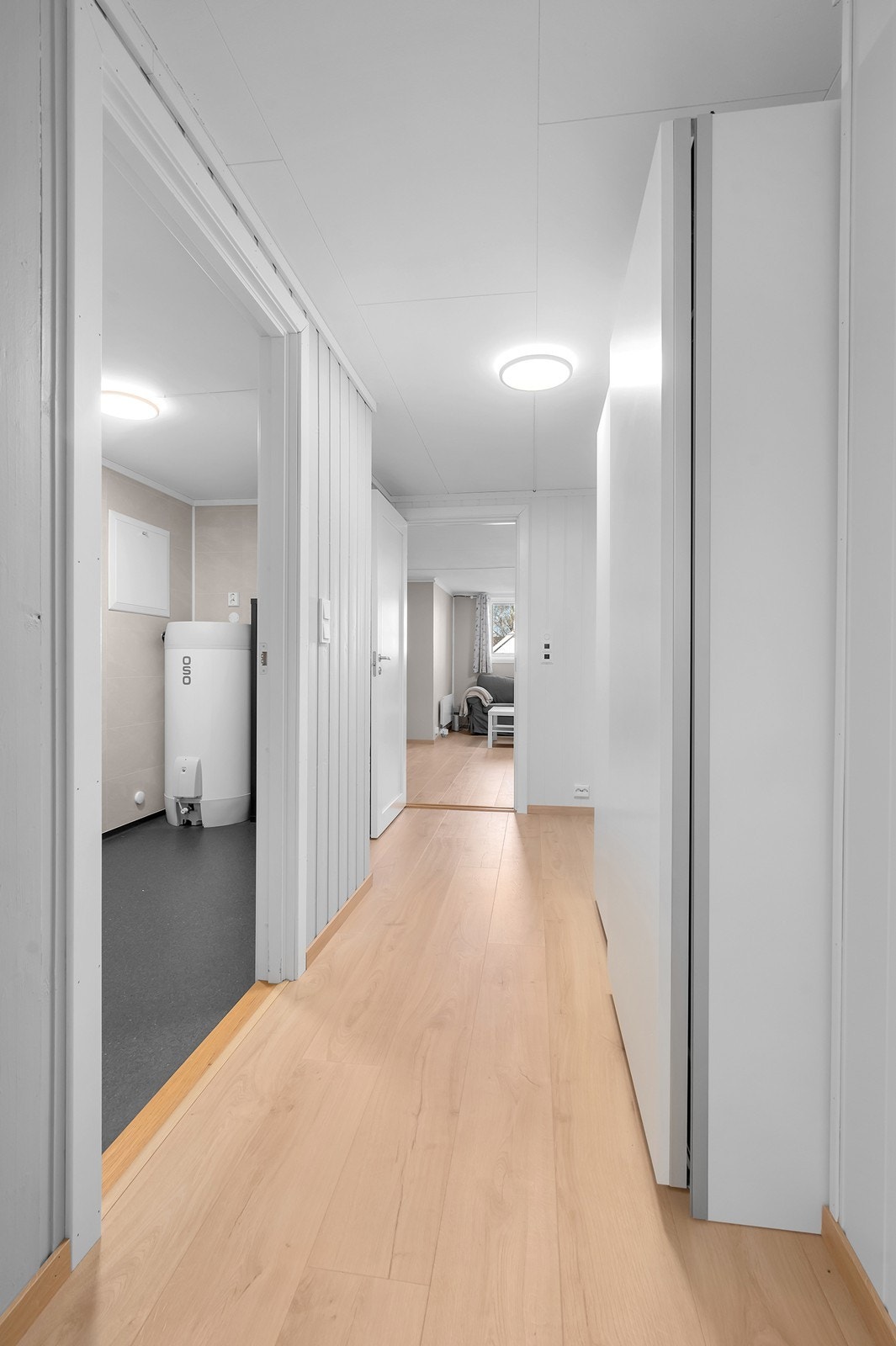 Praktisk plassering av nyere varmtvannsbereder på vaskerommet. Galleribilde
