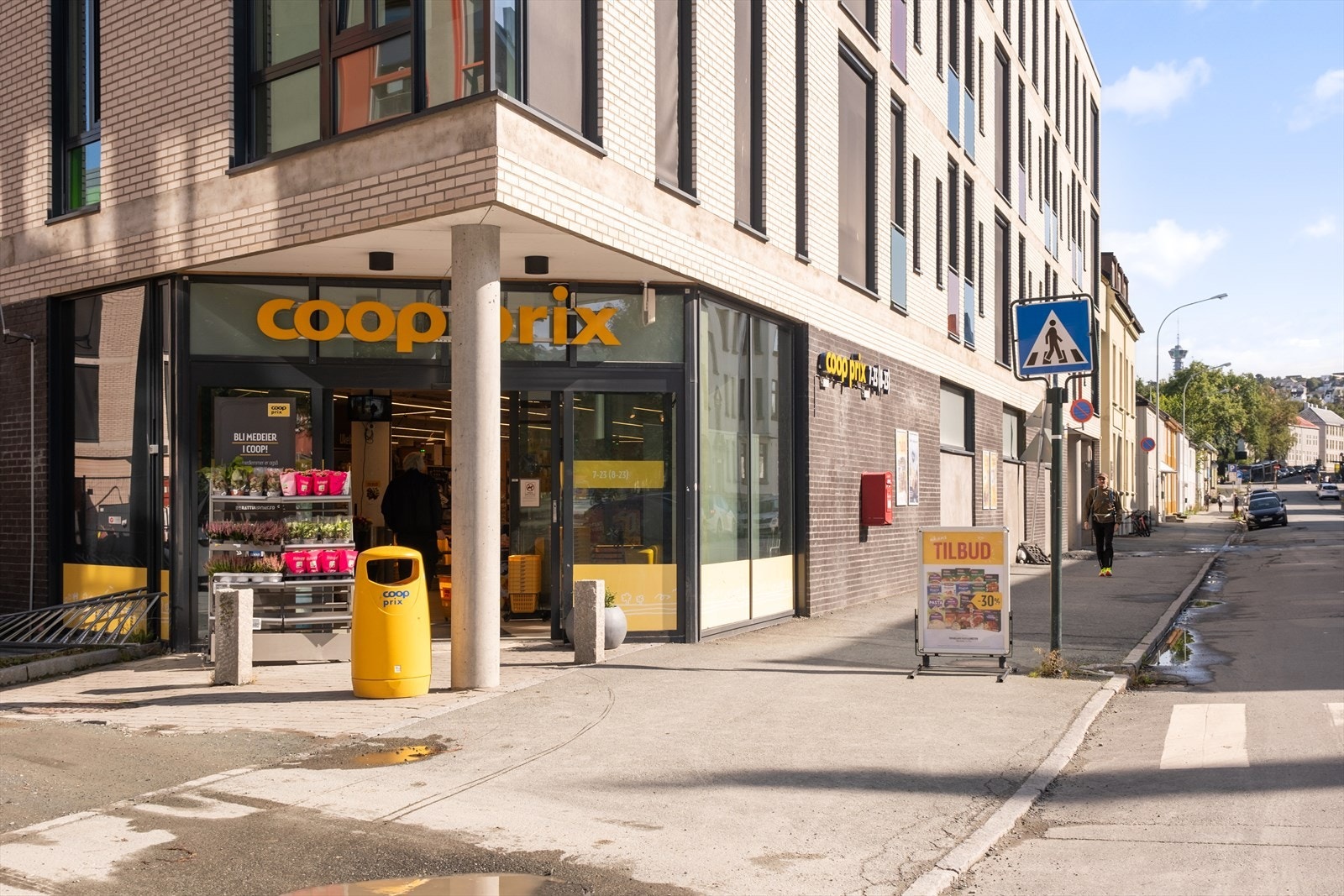 Nærmeste dagligvarebutikk, Coop Prix Øya, ligger kun et steinkast fra boligen. Galleribilde