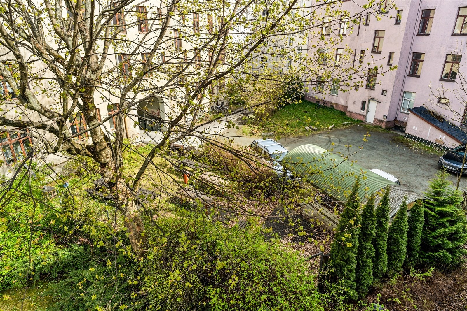 Her kan du nyte varme sommerdager i flotte og innbydende sittegrupper. Galleribilde