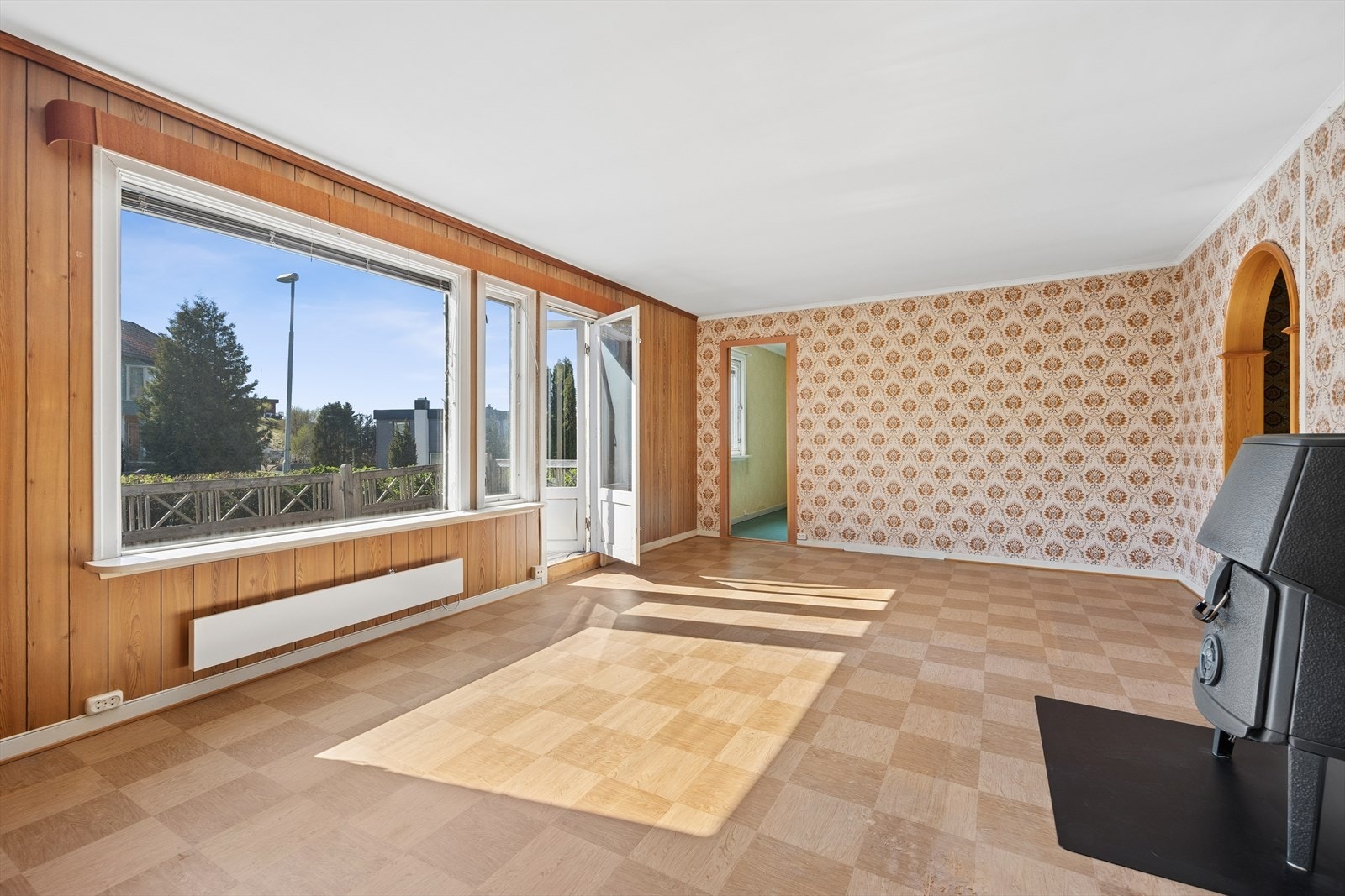 Stuen er på ca. 24 kvm og har direkte utgang til uteområde. Galleribilde