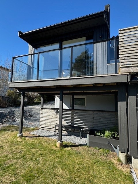 Pent med glassrekkverk Galleribilde
