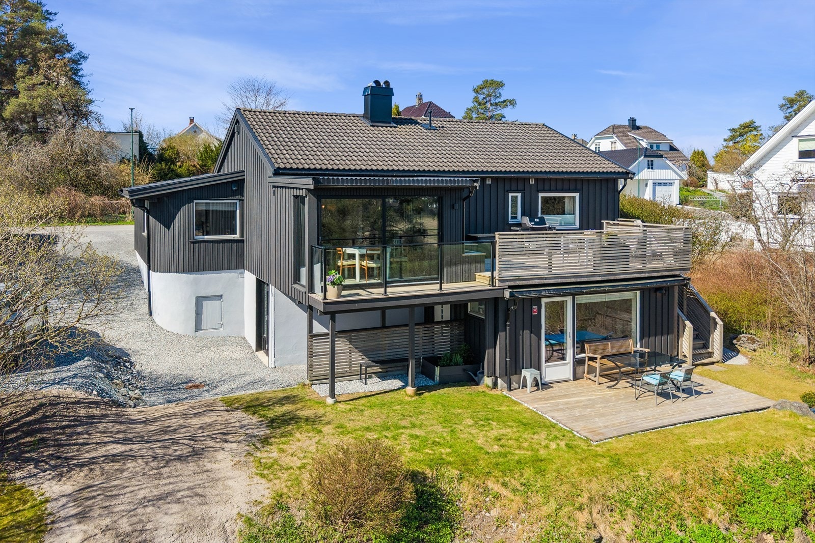 Boligens areal: BRA: 206, BRA-i : 188 kvm Galleribilde