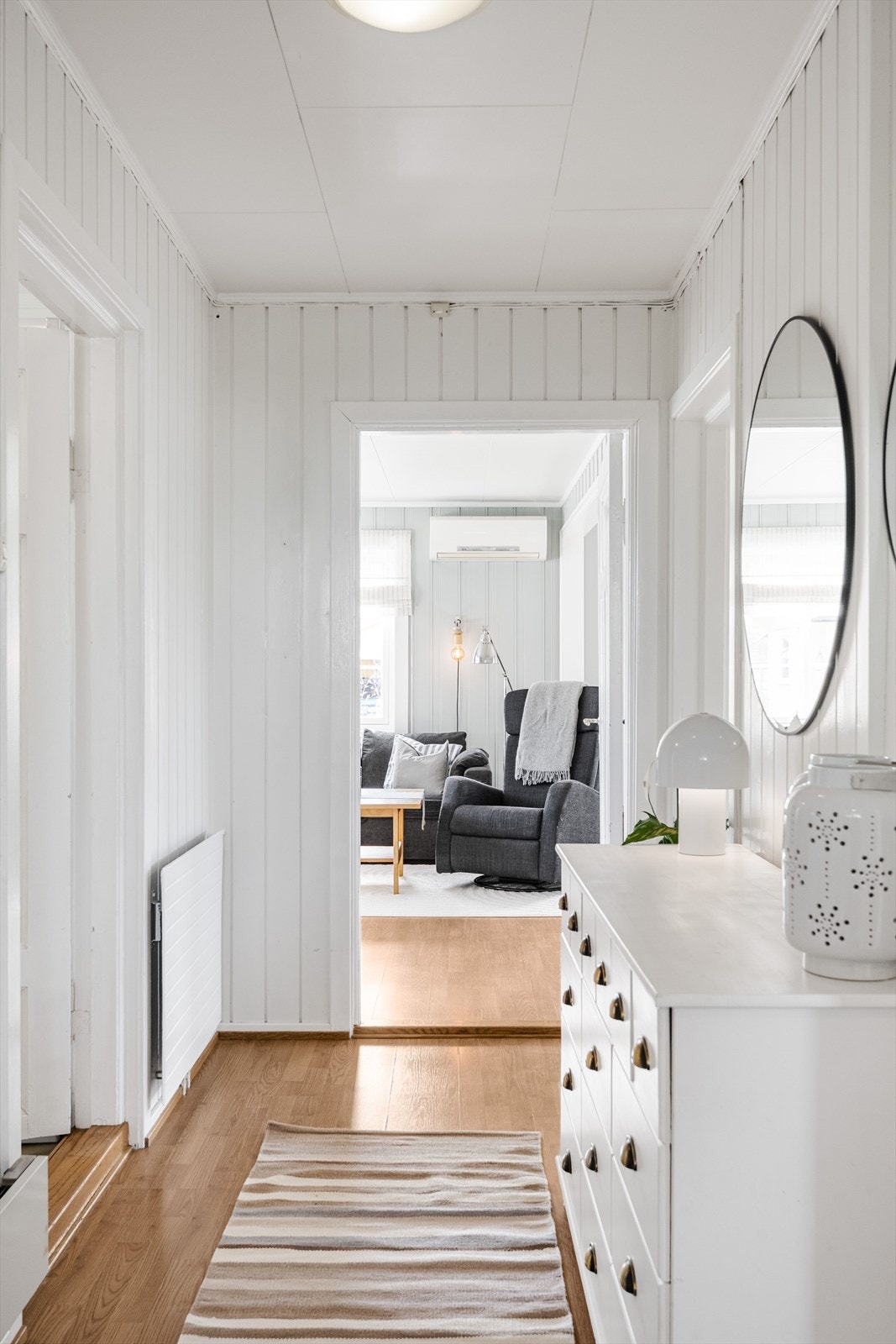 Her er det plass til kommoder eller andre garderobeløsninger. Galleribilde