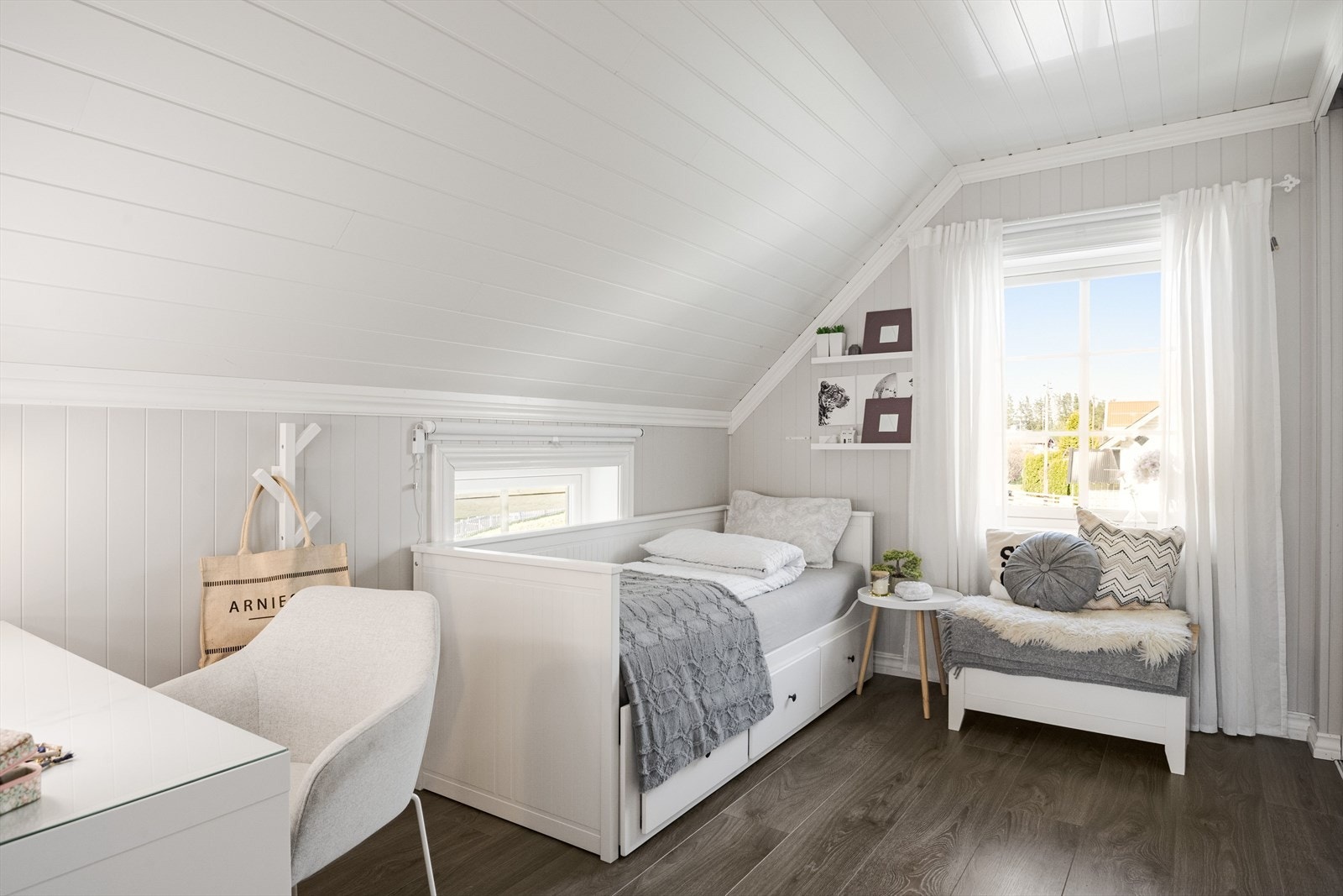 Soverom 3 i 2. etasje er også et lyst og fint rom av god størrelse. Galleribilde