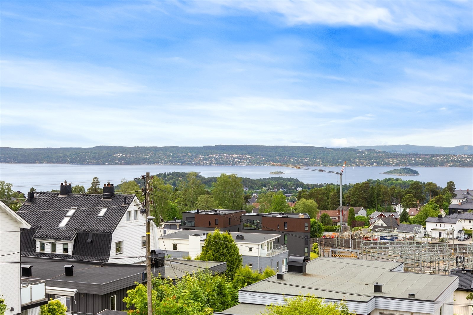 Området kombinerer nærhet til fjorden og marka med en effektiv hverdag, med kort vei til Holtet. Galleribilde